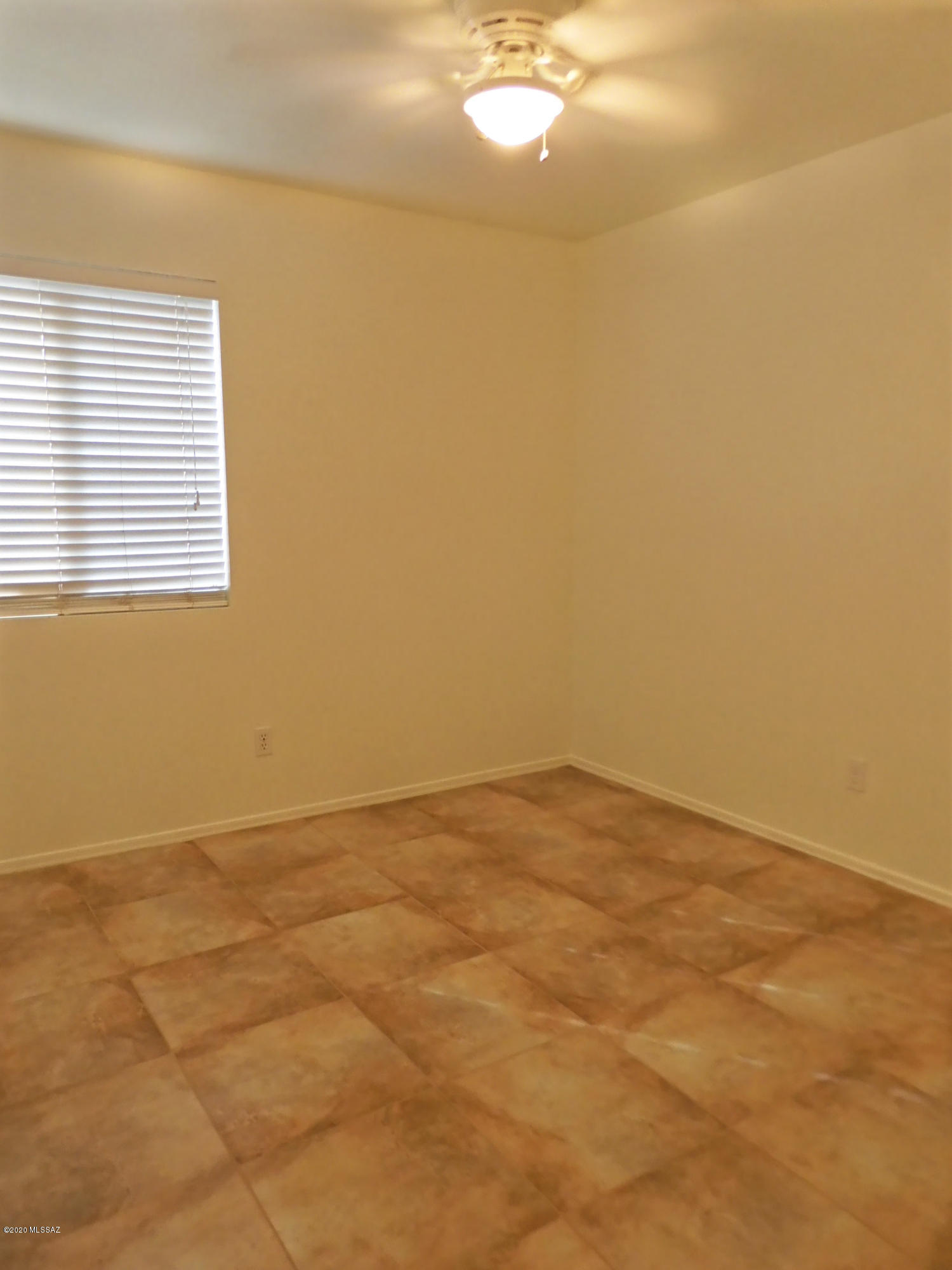 Hacienda Del Oro (1-879) - Residential Lease