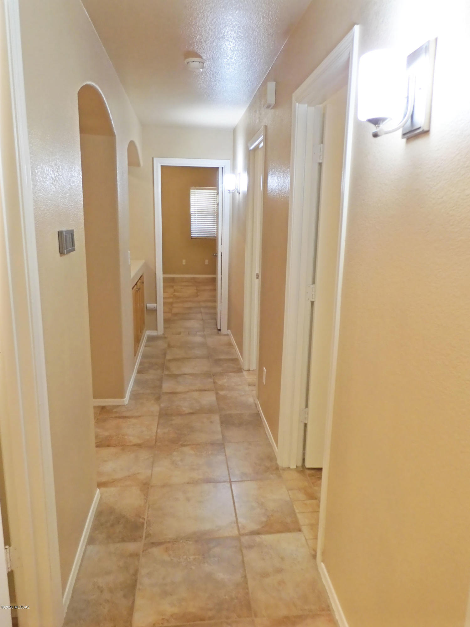 Hacienda Del Oro (1-879) - Residential Lease