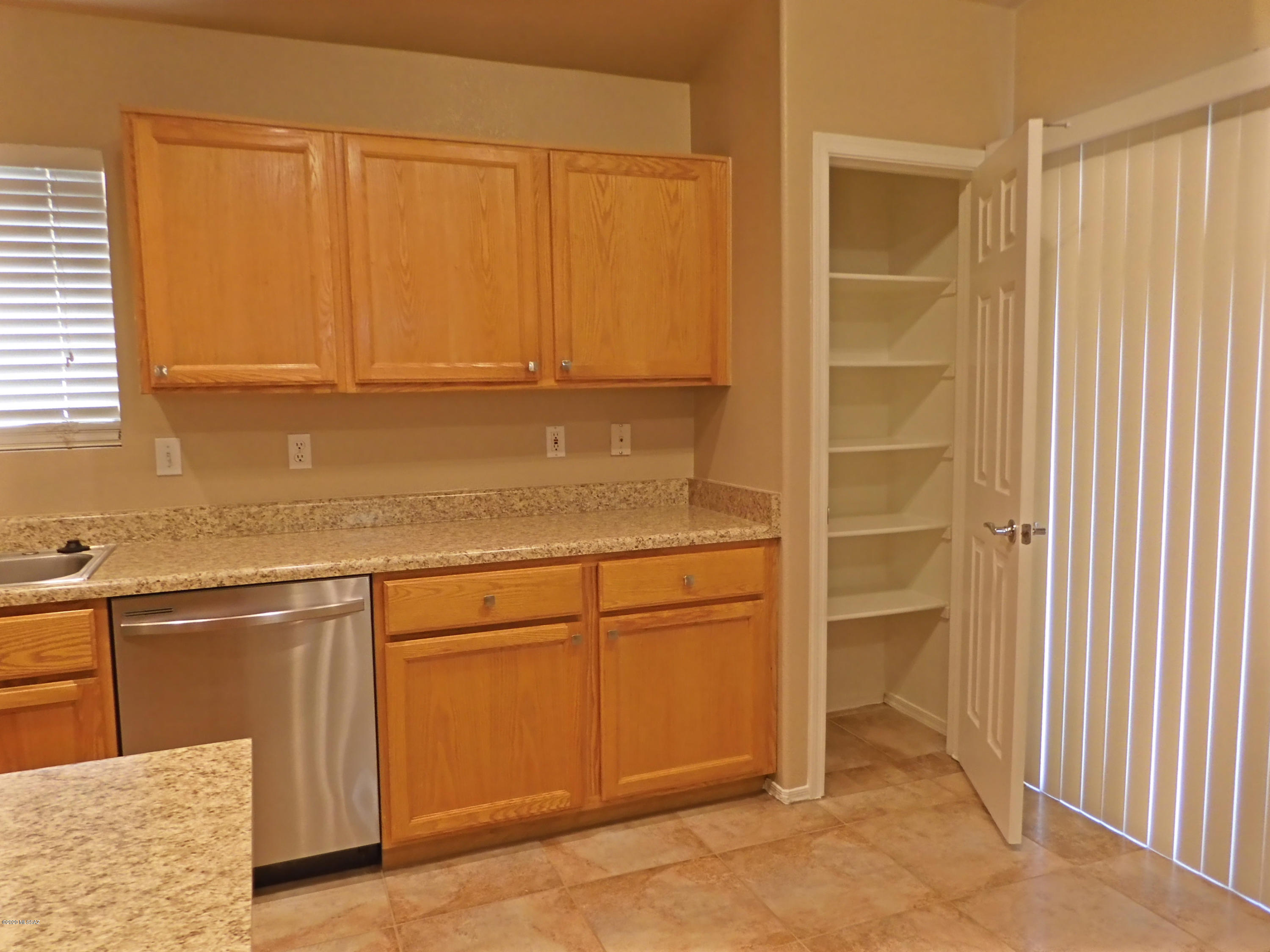 Hacienda Del Oro (1-879) - Residential Lease