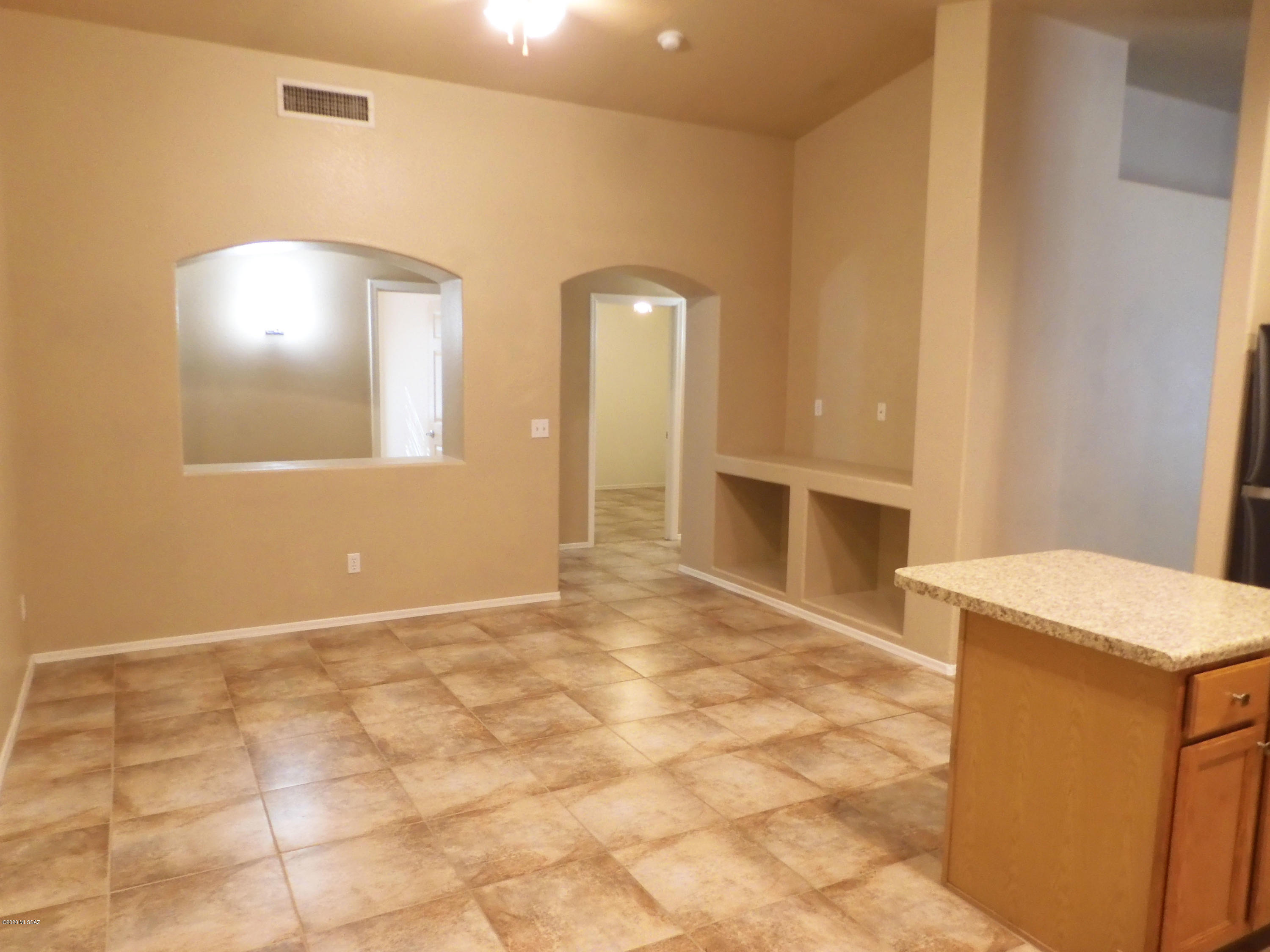 Hacienda Del Oro (1-879) - Residential Lease