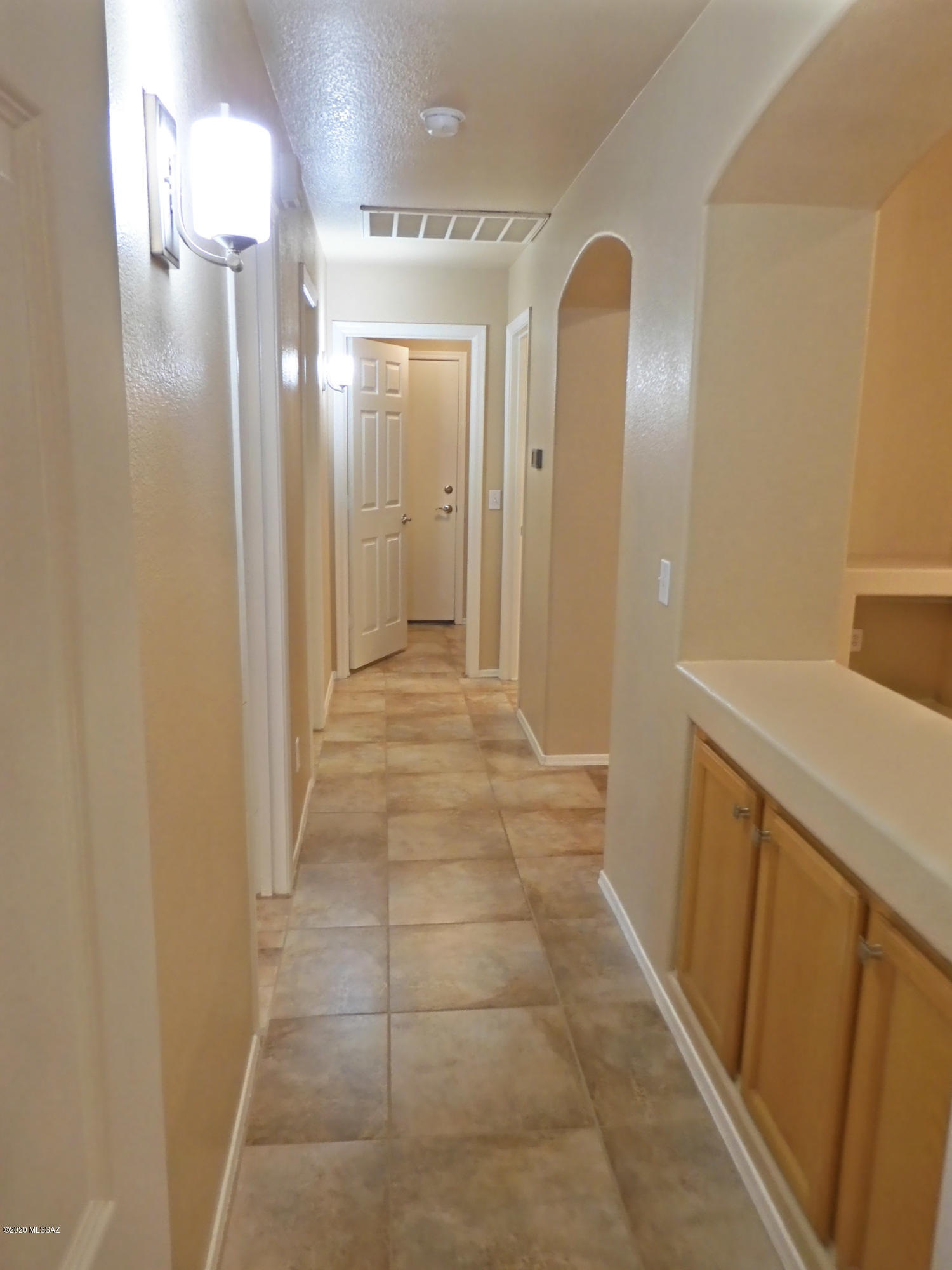 Hacienda Del Oro (1-879) - Residential Lease