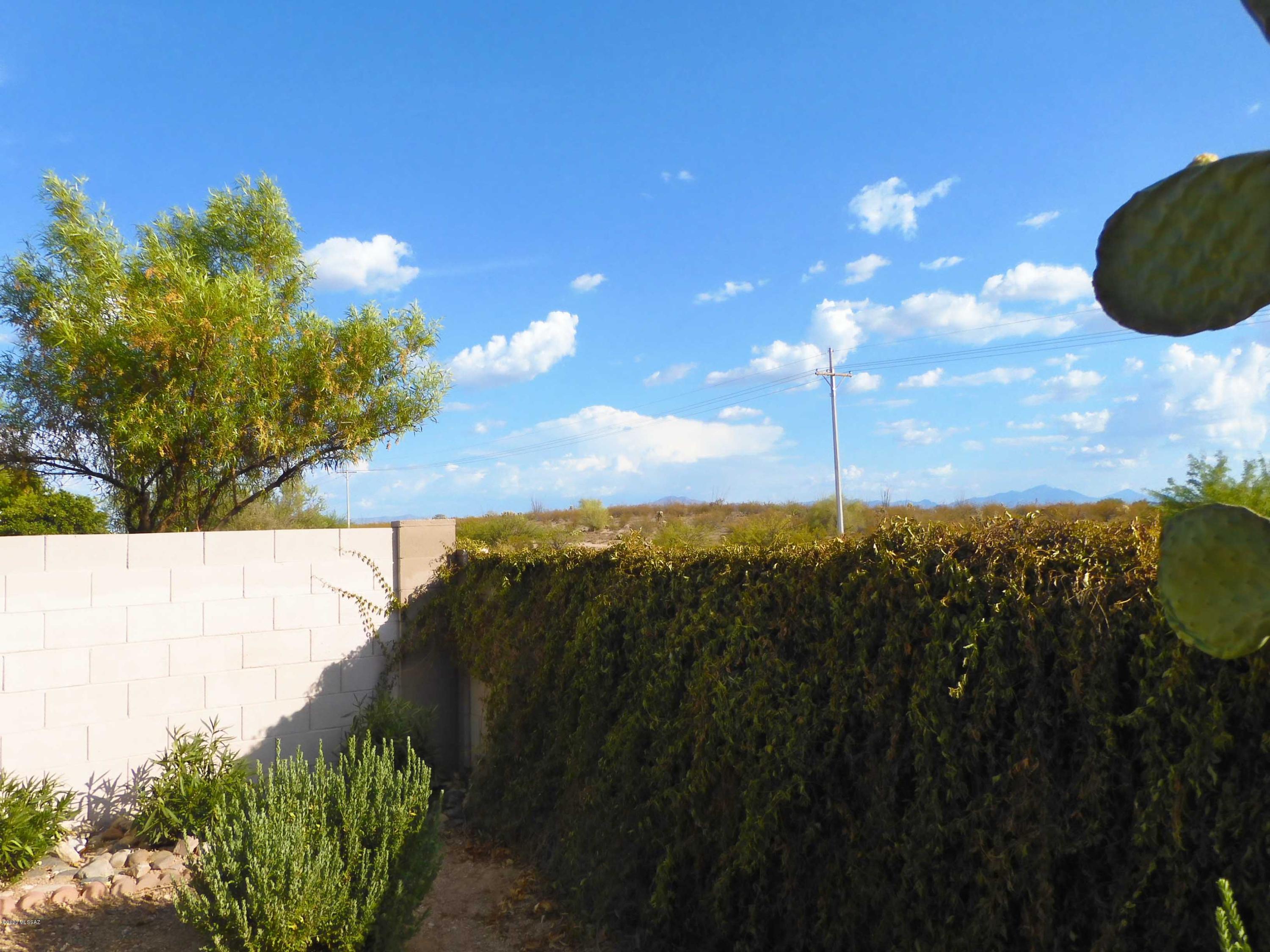 Hacienda Del Oro (1-879) - Residential Lease