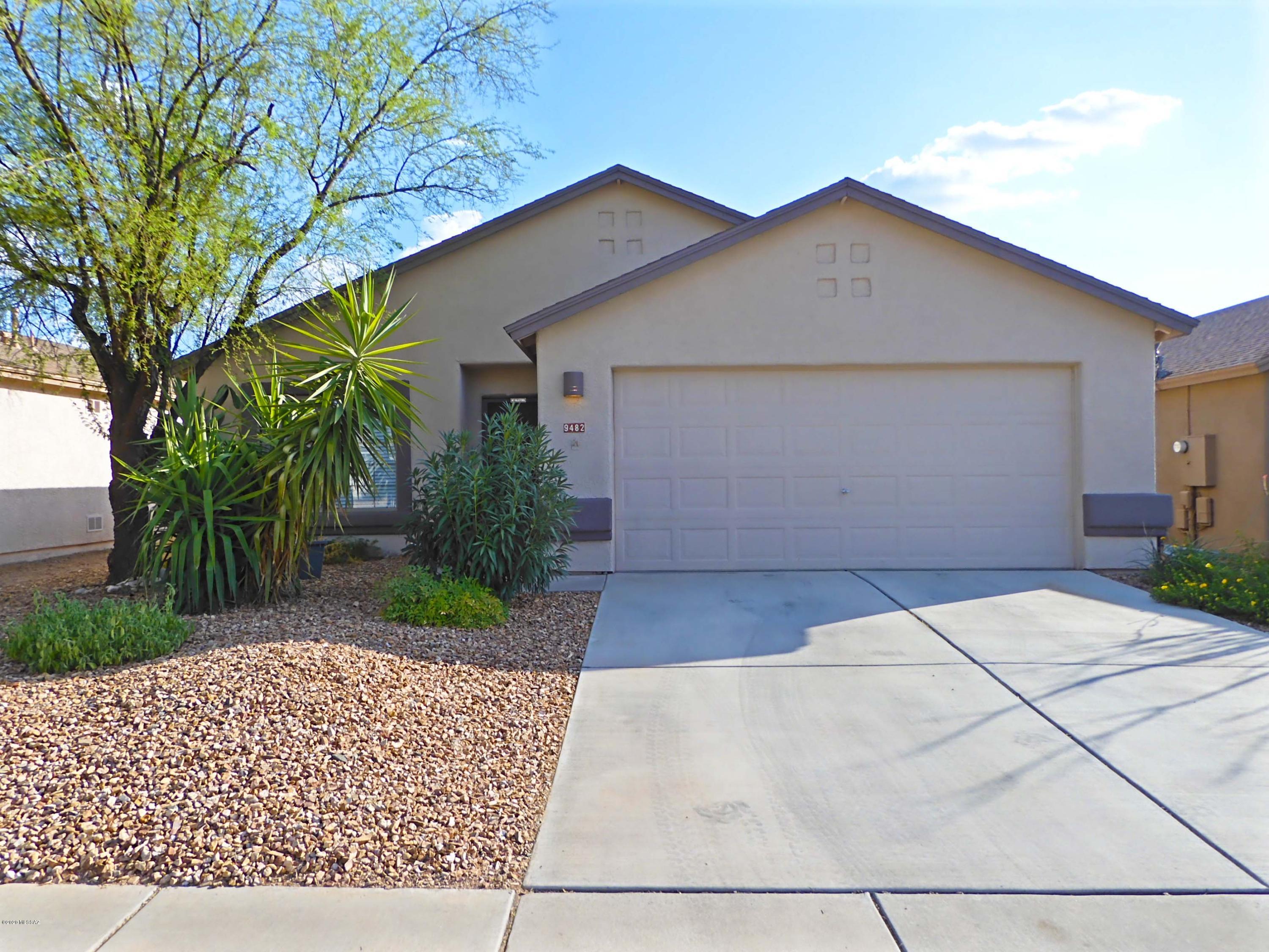 Hacienda Del Oro (1-879) - Residential Lease