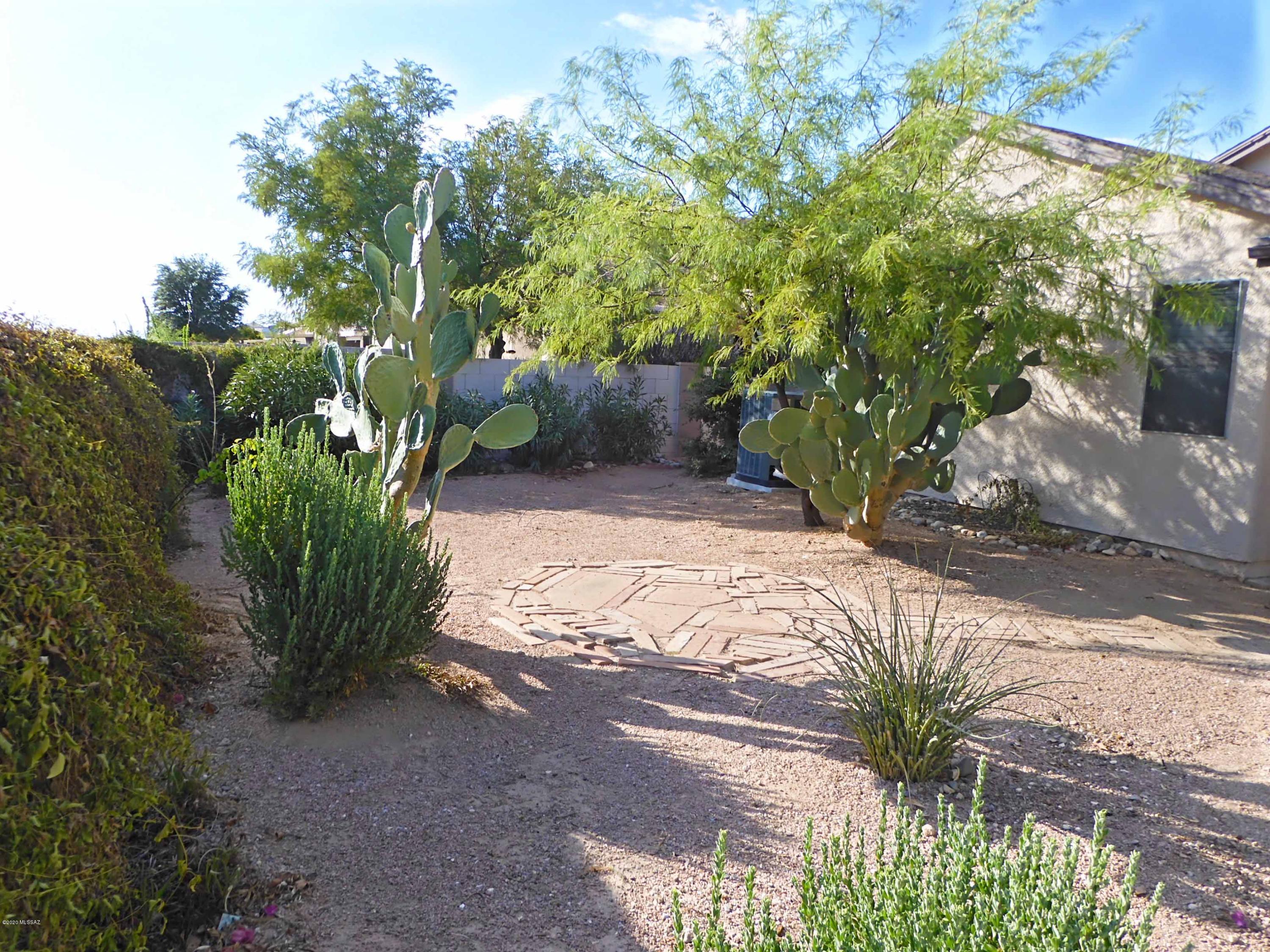 Hacienda Del Oro (1-879) - Residential Lease