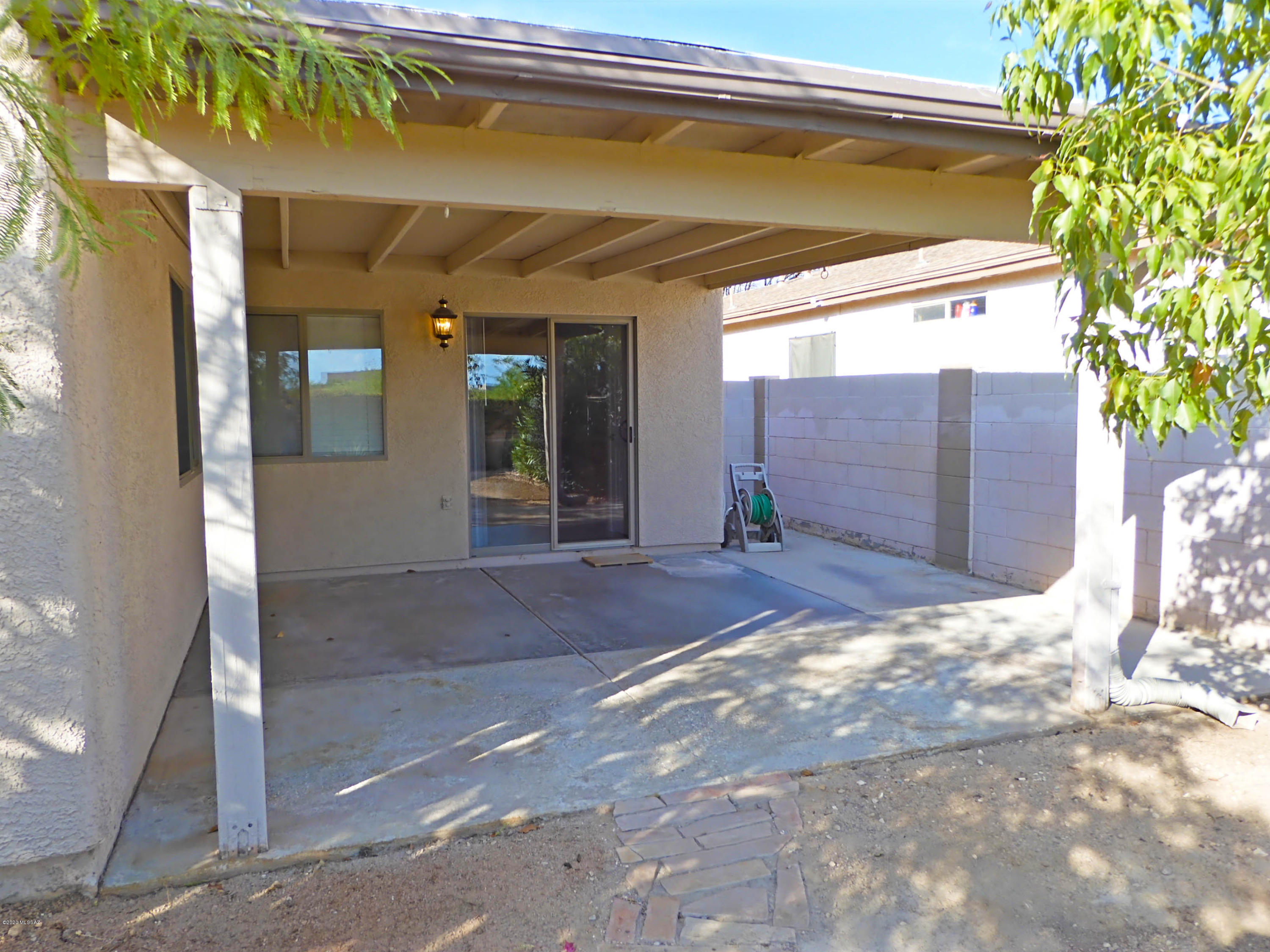 Hacienda Del Oro (1-879) - Residential Lease