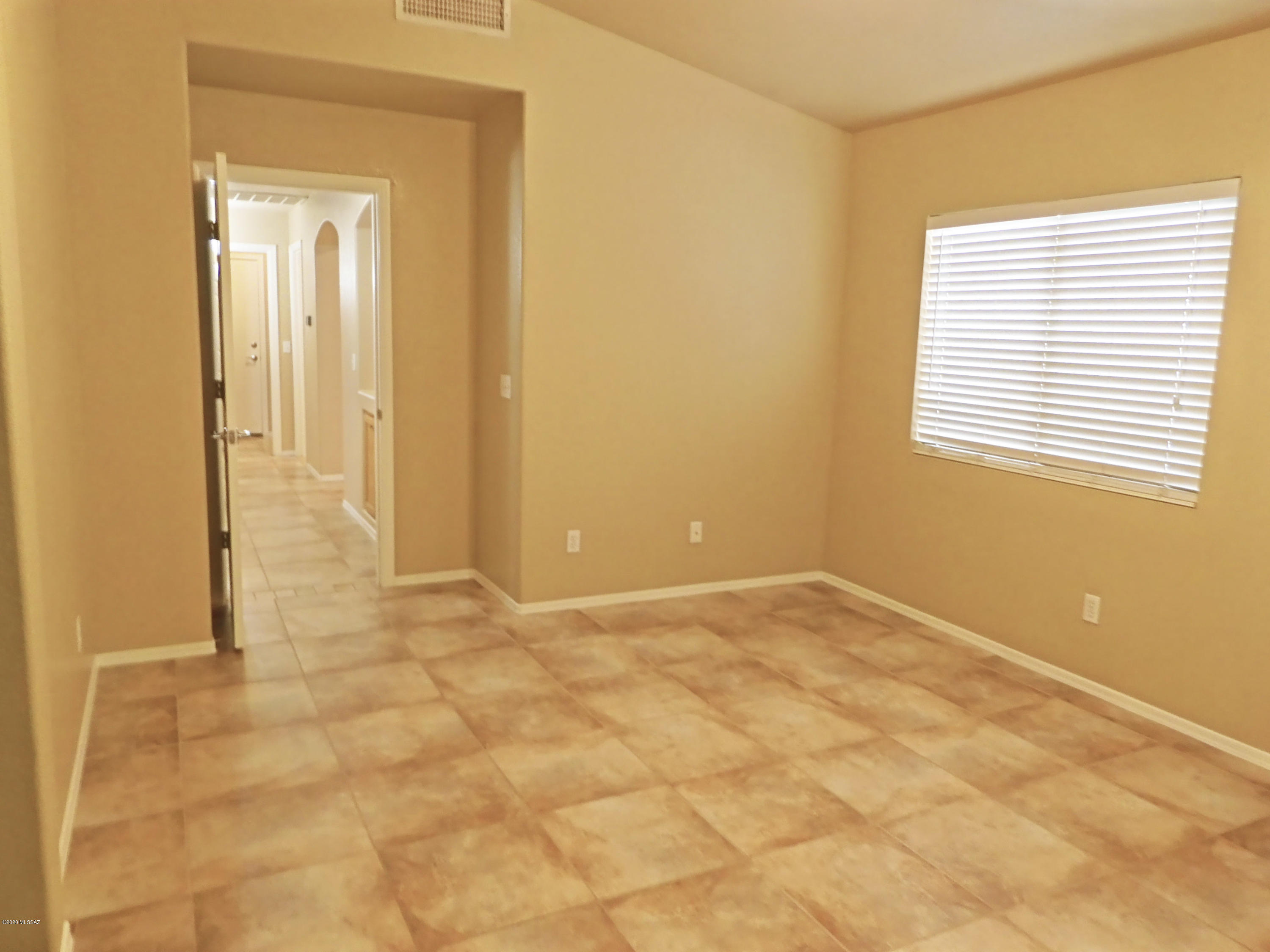 Hacienda Del Oro (1-879) - Residential Lease