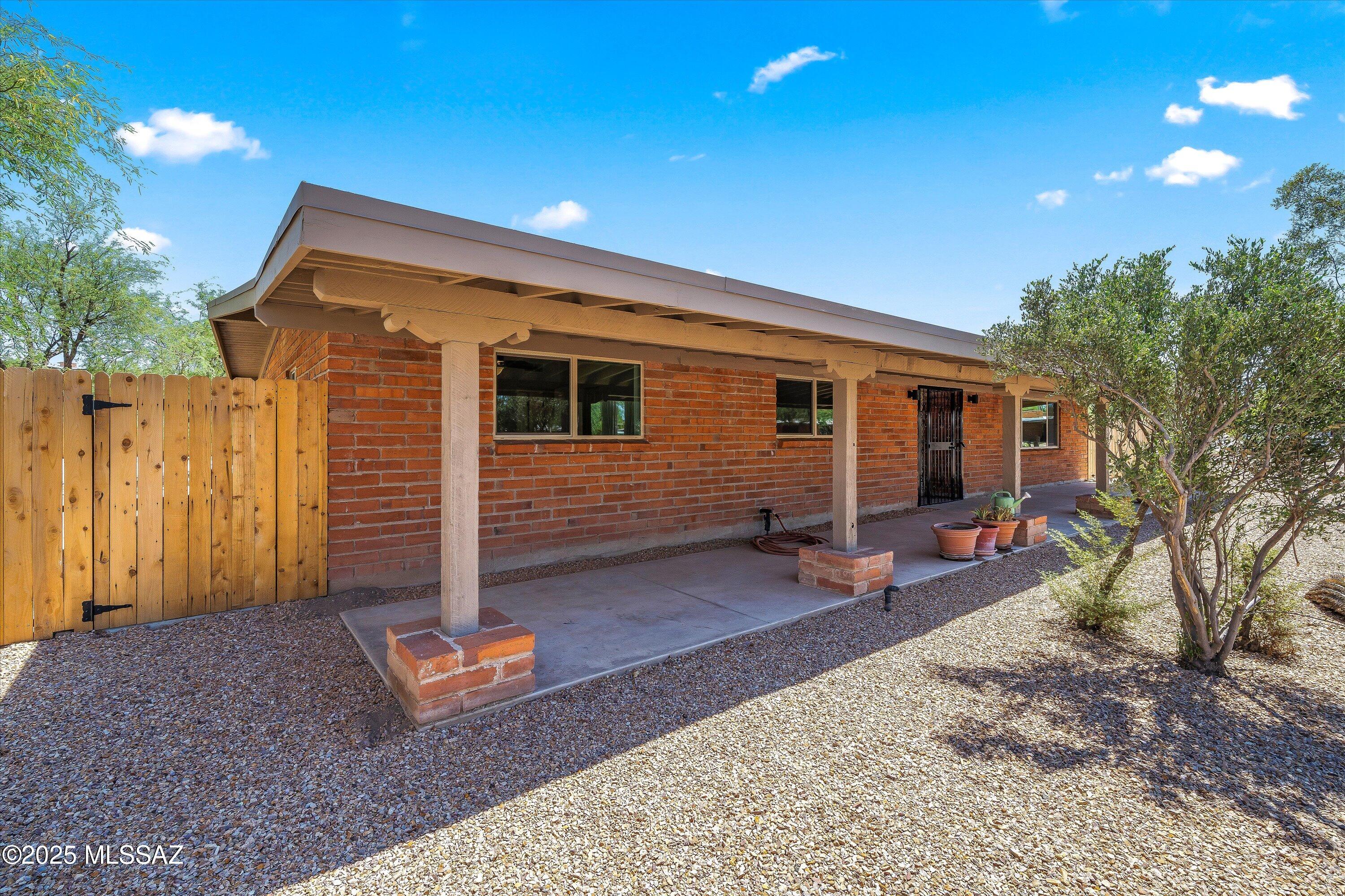 1740 W Klamath Drive