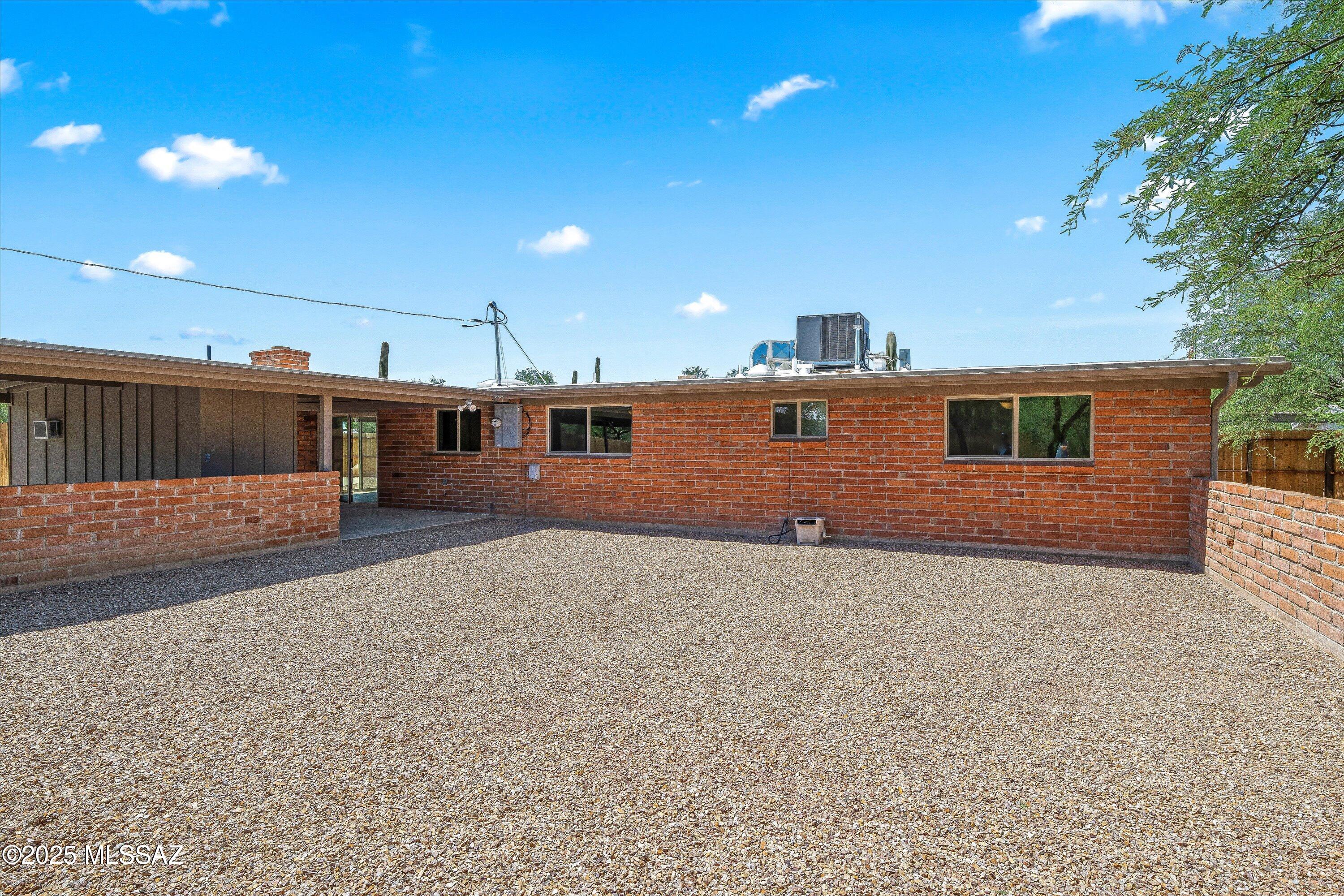 1740 W Klamath Drive