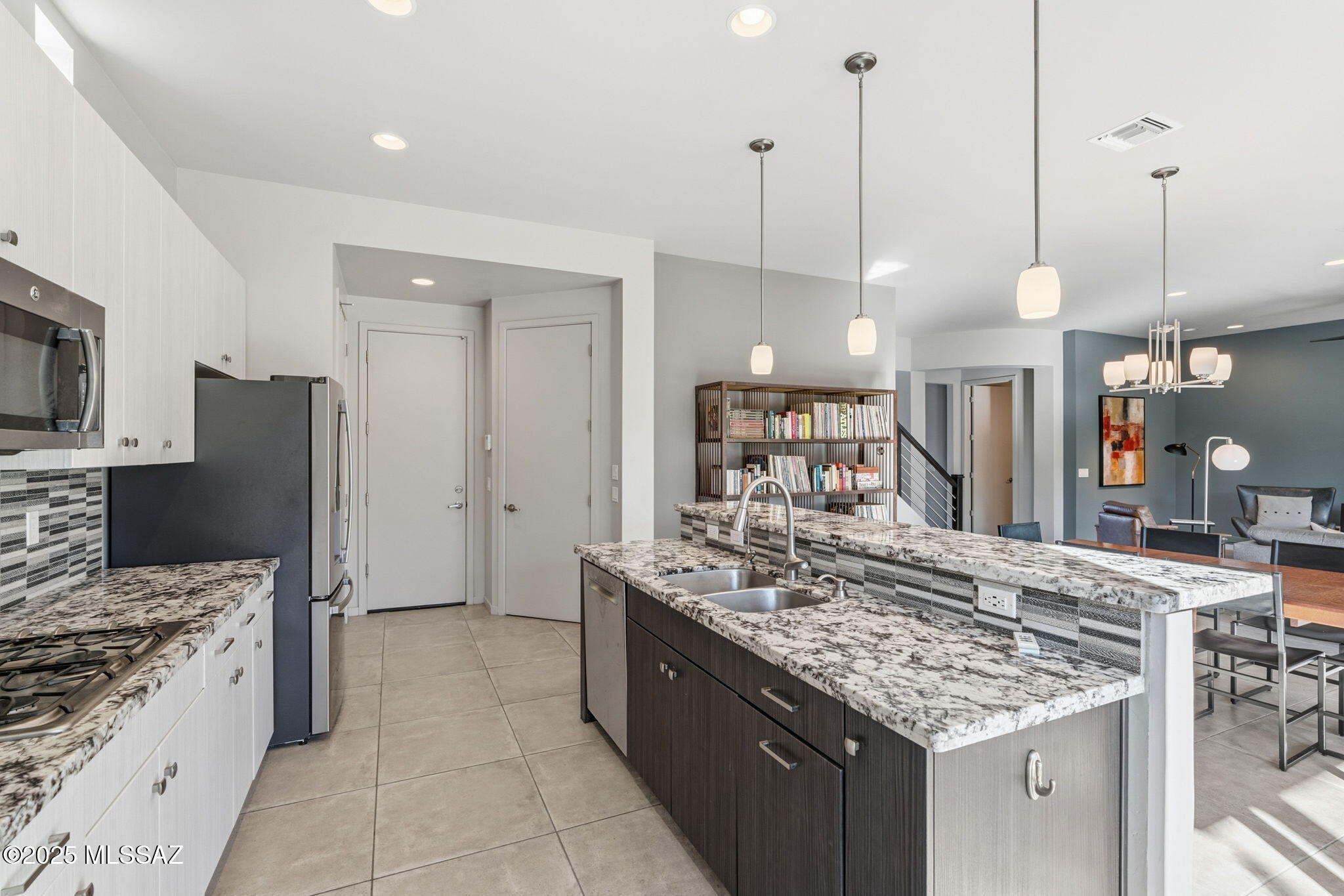 Elementary Place SQ20163230723 - Residential