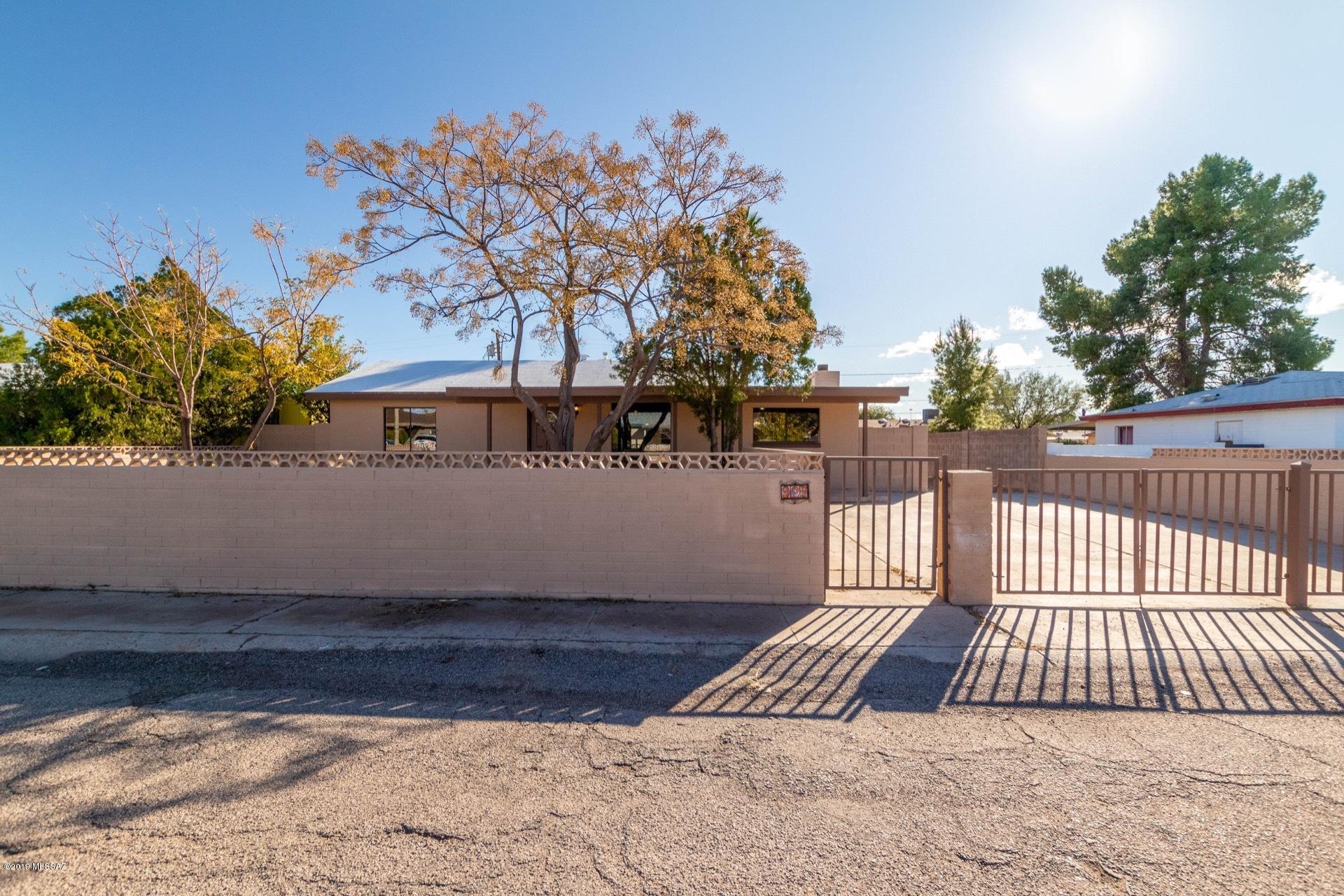 Mission Manor - Residential