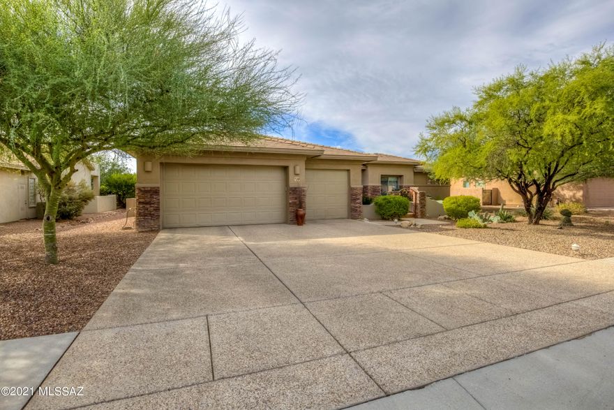Located in the luxurious gated subdivision of Rancho Vistoso. 2005 build, 5 Bedroom + 4 bath, 3,500 sq. ft. home is very rare in this area! Sparkling Pebble Tec, salt water pool (with new pool heater), jacuzzi, near ceiling height sliding back patio doors bring in lots of light and excellent backyard views. Auxiliary backyard patio has an outdoor (double sided) fireplace with retractable awning for enjoyment in shade or sun. The interior is immaculate with an open floor plan, ceramic wood grain tile and square tile floors. The gourmet chef's kitchen boasts granite countertops, a breakfast bar, double ovens, pantry, 42-inch cabinets and stainless steel GE Profile Appliances. Don't miss a beat when entertaining your guests as the kitchen opens up to the great room with a double sided fireplace. The primary bathroom features executive height, double vanities, a whirlpool tub, walk-in glass block shower and large walk-in closet. Welcome Home!