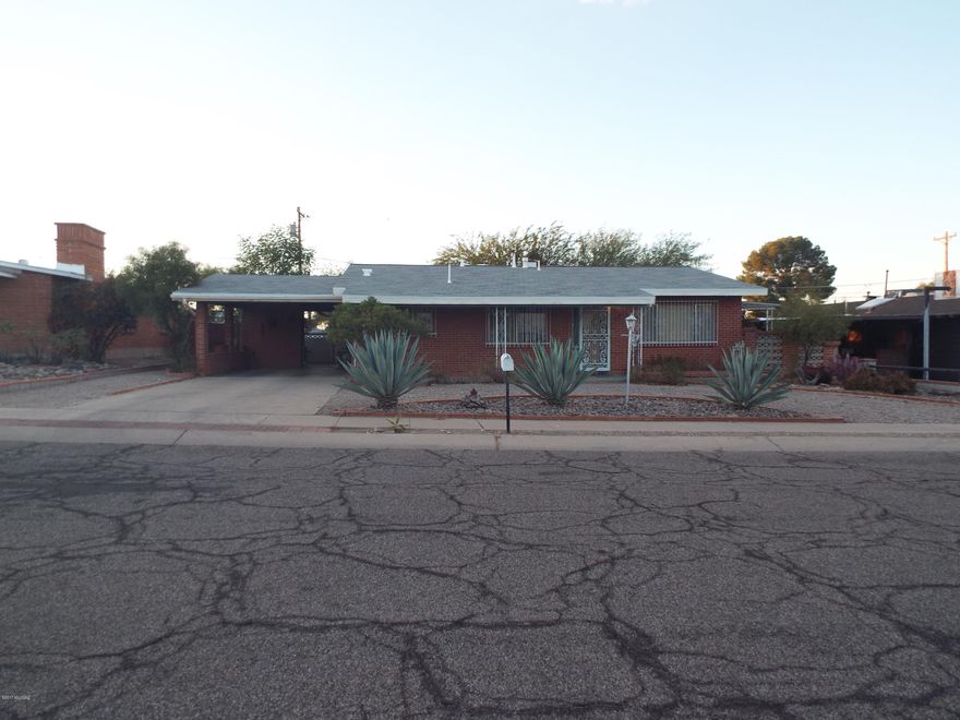 Location Location, Very sought after neighborhood, Desert Hills Estates home, 2 bdrm 2bth home just east of Pima College West, new roof. Close to Downtown, Rio Nuevo, freeway, restaurants, schools, shopping, A Mountain, Tumamoc Hill & more. Large backyard with alley entrance. Recently updated flooring thru out. Home has character and wont last. City and mountain views.