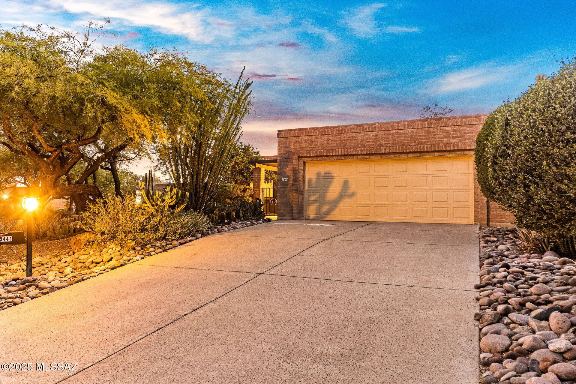 5441 N Paseo Espejo