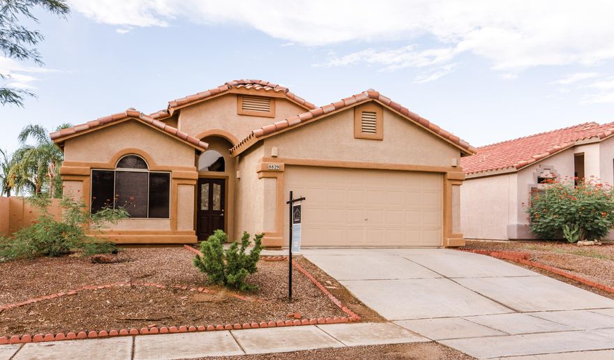 Custom painted 3 bedroom, 2 bathroom home in Vail School District. Great room with vaulted ceilings, and gas fireplace. Kitchen has a double sink, matching appliances, and bar. Large backyard with mountain views, gazebo, and pond.