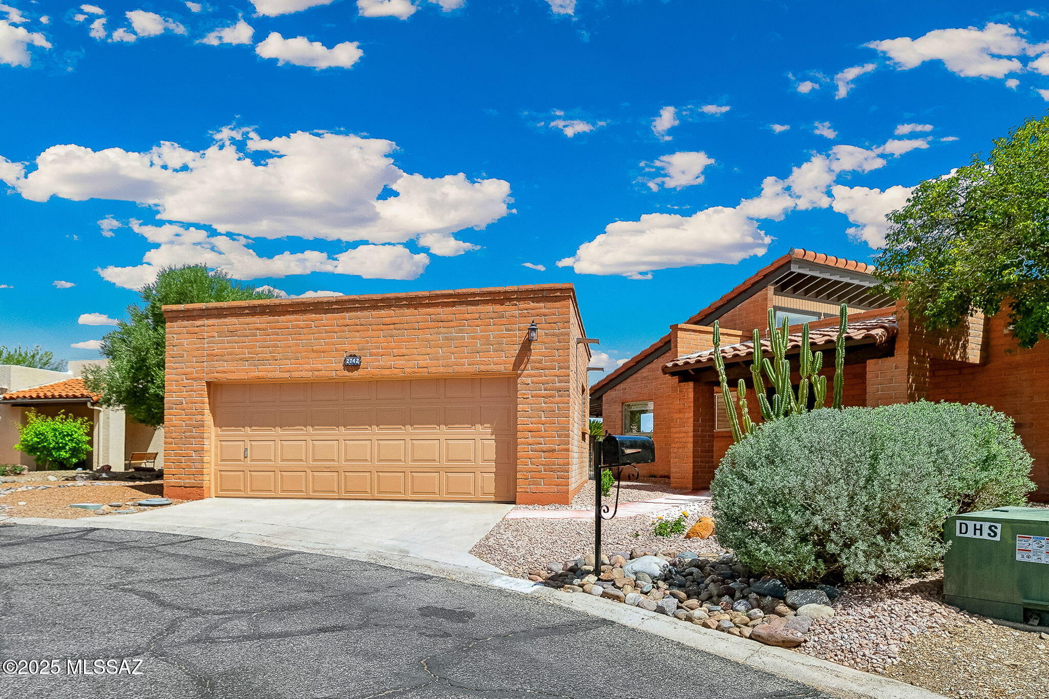 2742 S Via Del Bac