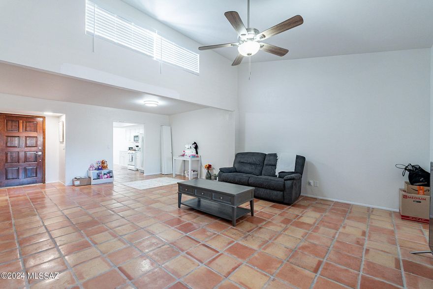 Beautifully renovated townhouse!  Very well located close to downtown, hospitals, restaurants and shoping, The Loop. Kitchen and bathroom have been completely remodelled. The whole space feels very open and ready for you to move in! Tiles thoughout for easy maintenance. It even has a 2 car garage.

Seller is licenced Real Estate Broker in Arizona.