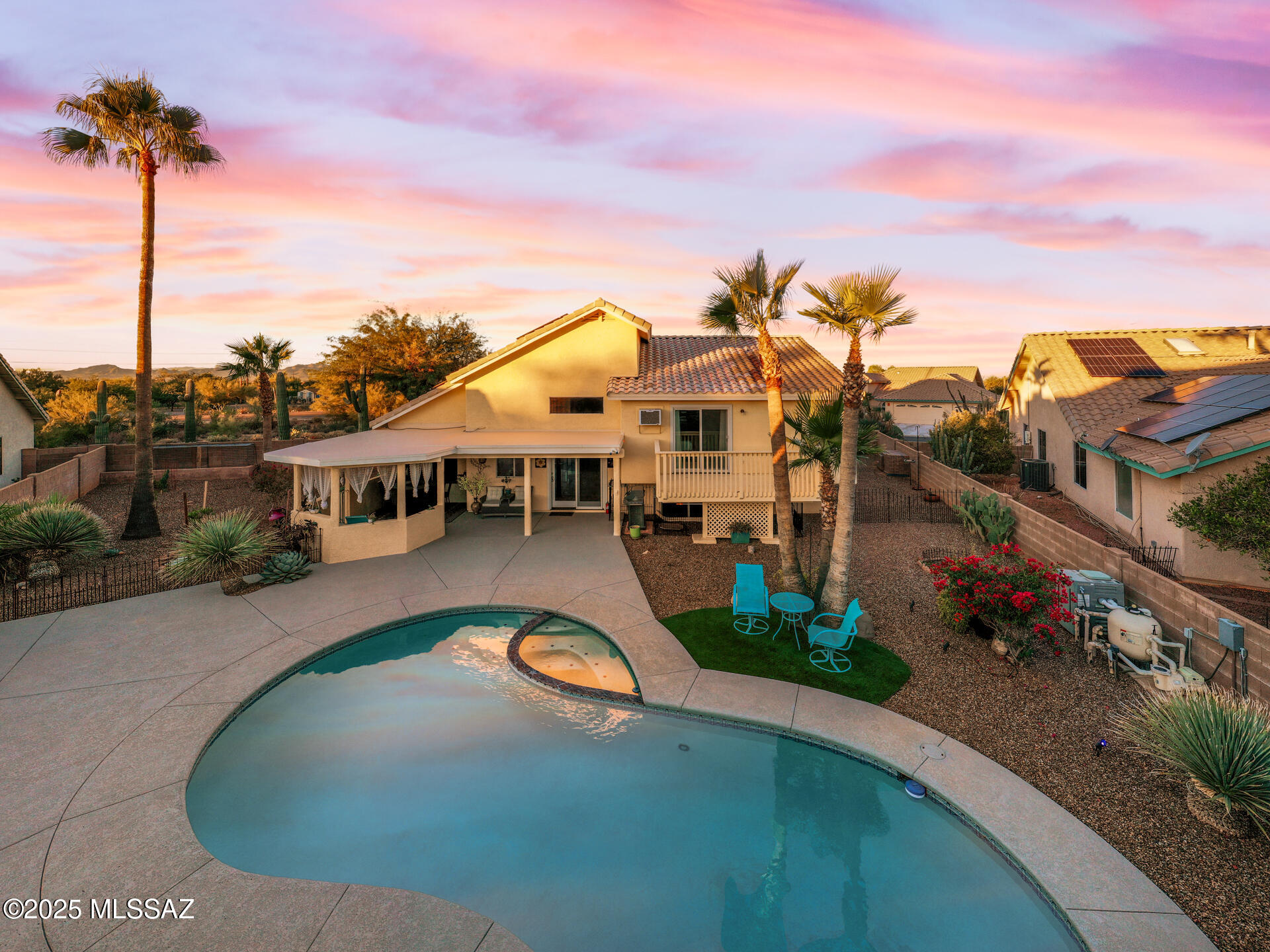 1530 W Dusk Glow Loop