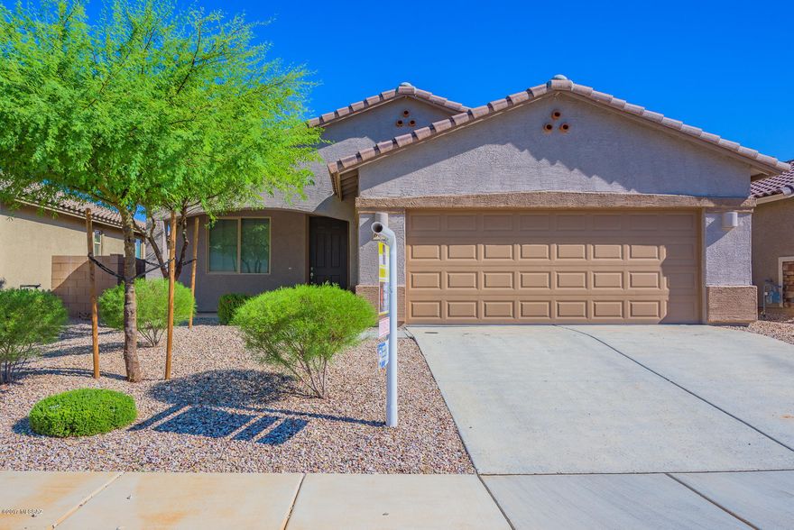 Beautiful Star Valley Single Story Home! 3 Bed/2 Bath. Tiled hallway shower with upgraded vanity, sink and fixtures. Master bath is a custom tiled walk-in shower, dual sink vanity with upgraded sinks and fixtures as well. Kitchen includes granite countertops and stainless steel appliances (with option for gas or electric stove connection). Upgraded LED lightbulbs throughout the house, 2'' faux wood blinds throughout and pre-wired ceiling fan connections in every room. Interior just recently painted. Two car garage and covered back patio for entertaining. Stunning, turn-key home!!