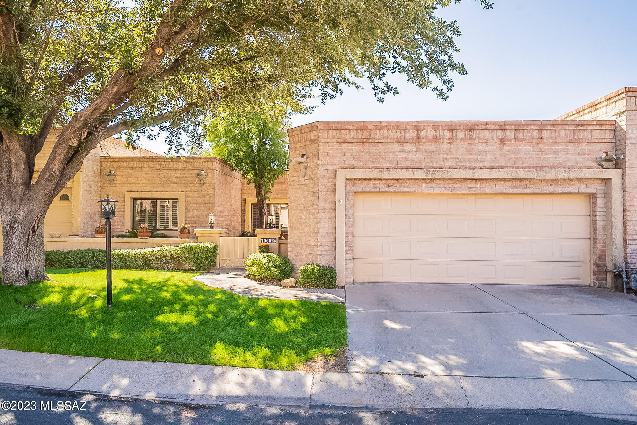 Riverbend - Sabino Canyon Road  (1-97) - Residential