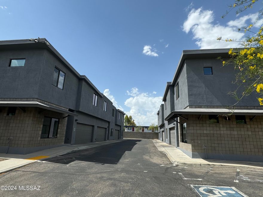 6, 3 bed 3 bath units- Student housing