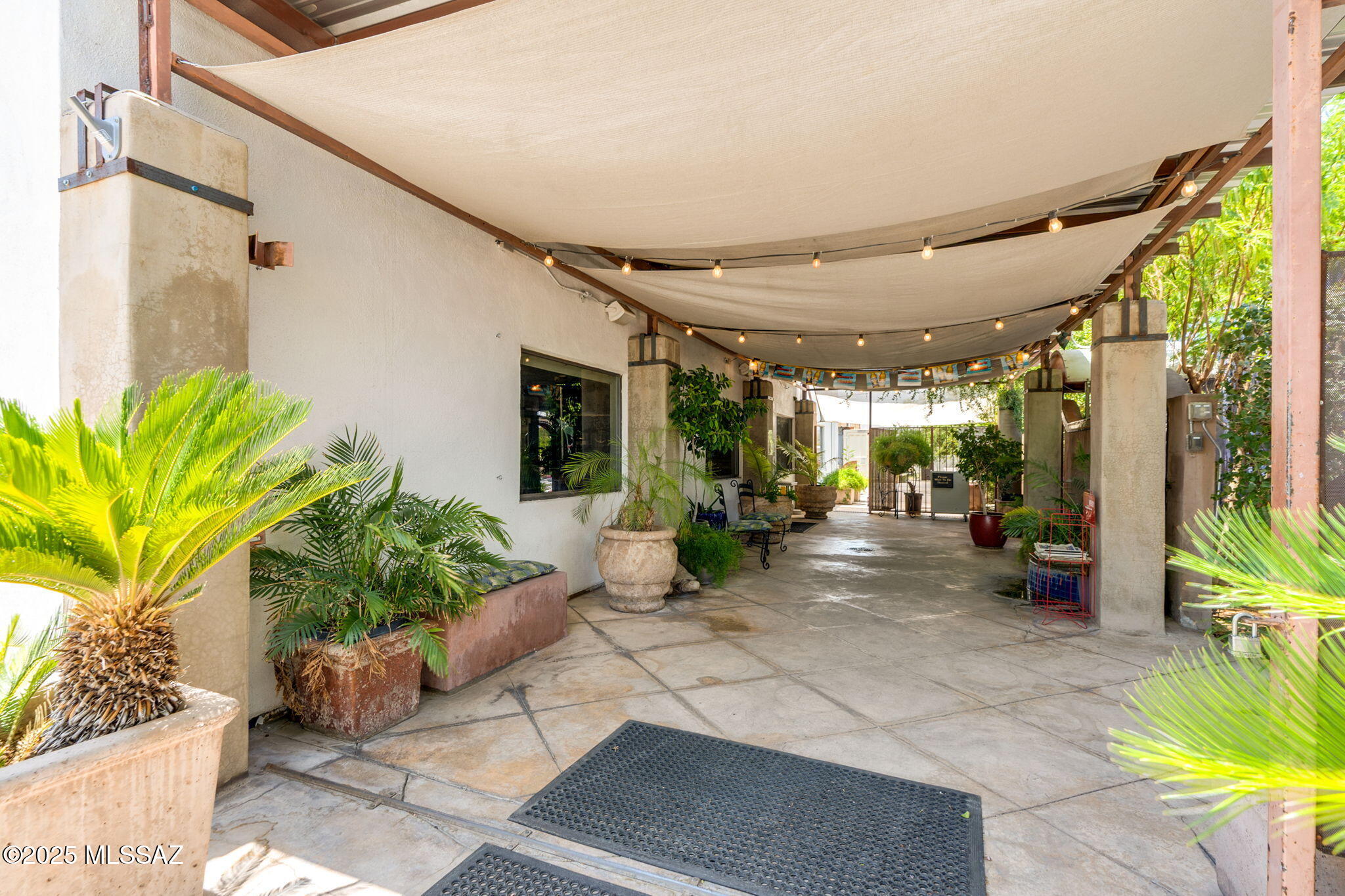 1009 N Grande Avenue
