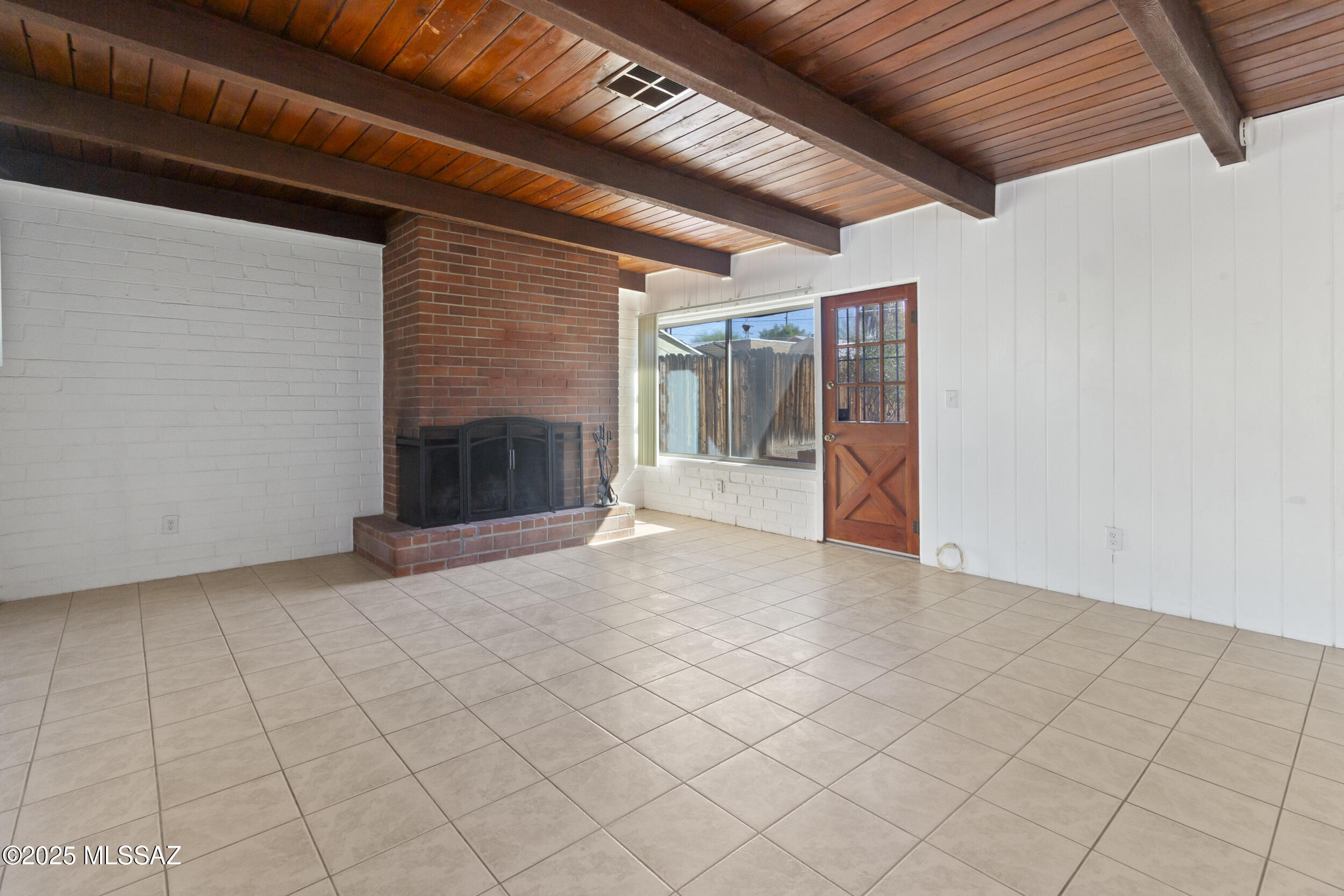 725 W Paris Promenade