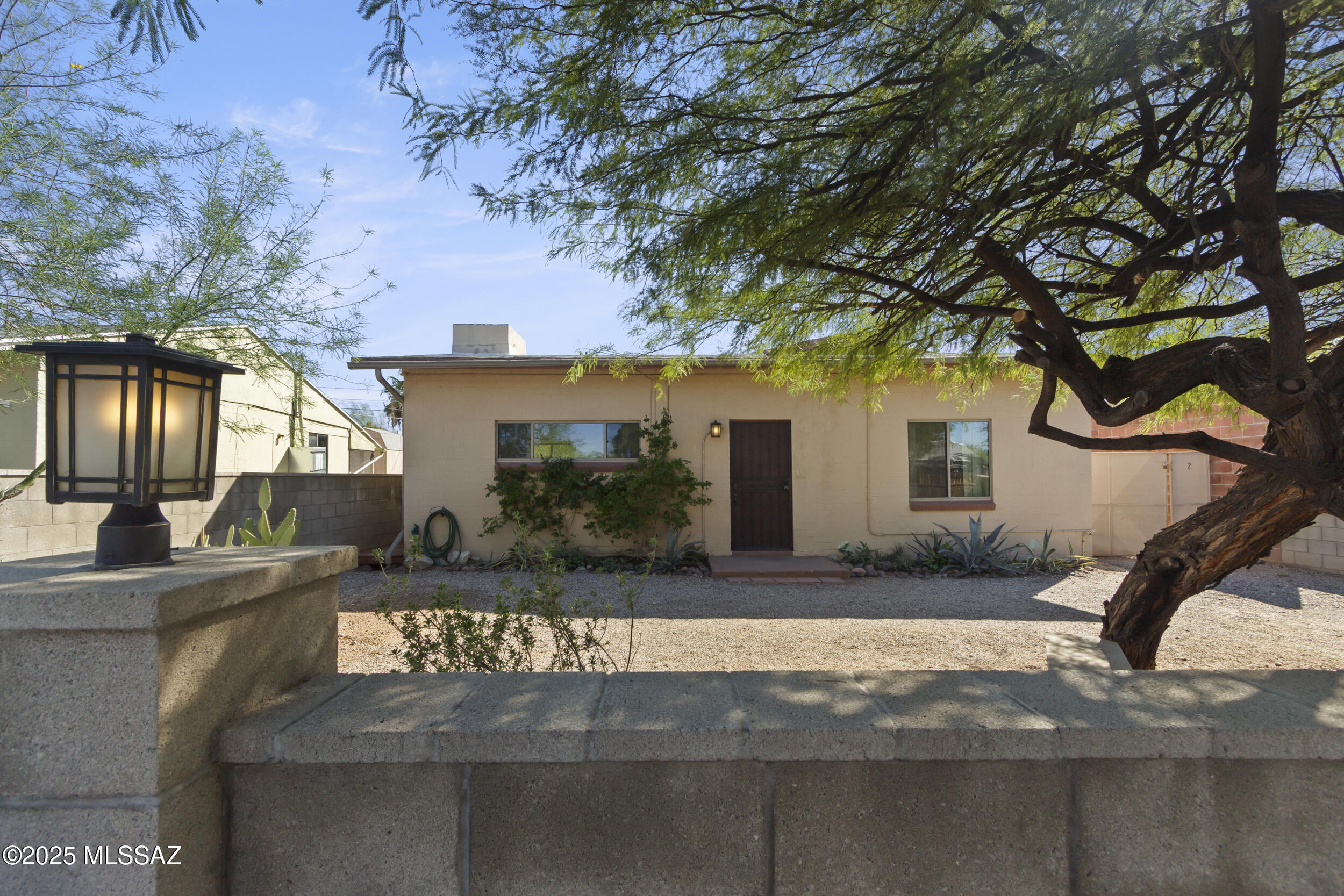 725 W Paris Promenade