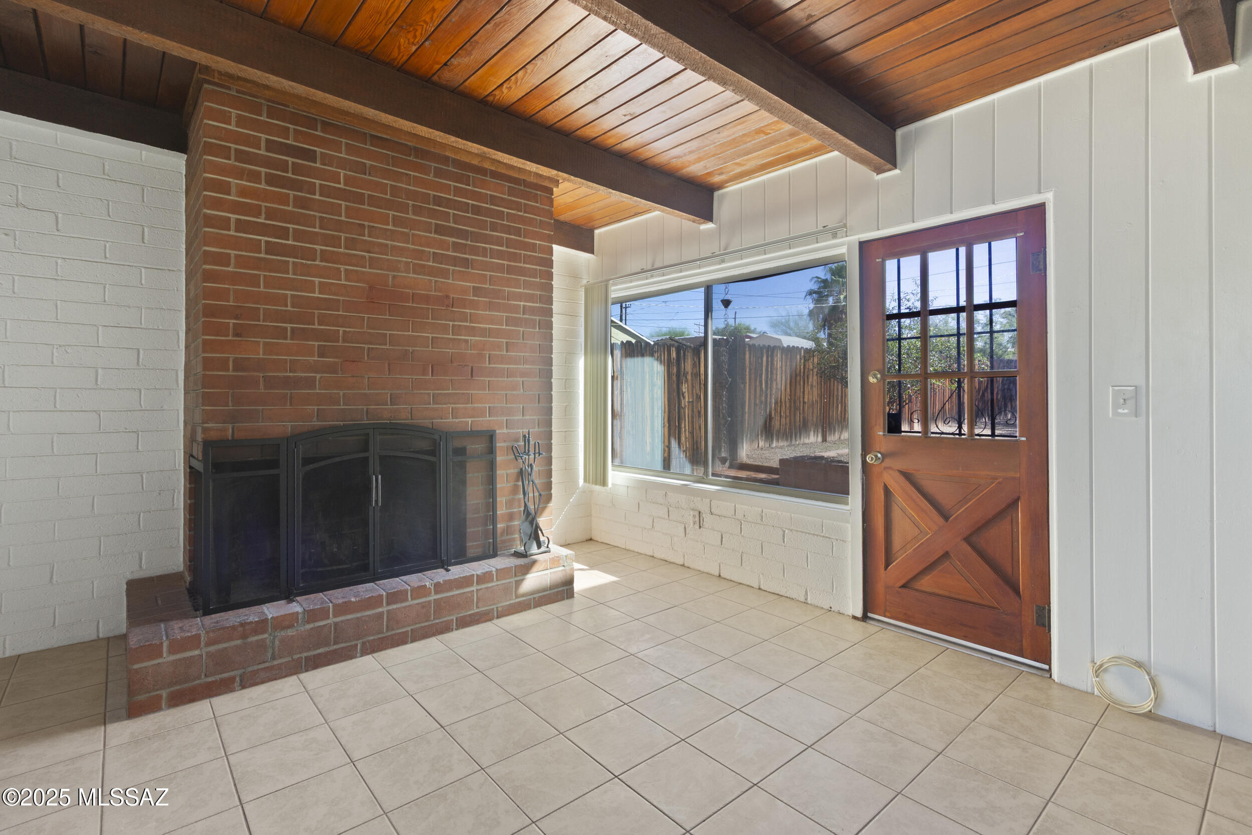 725 W Paris Promenade