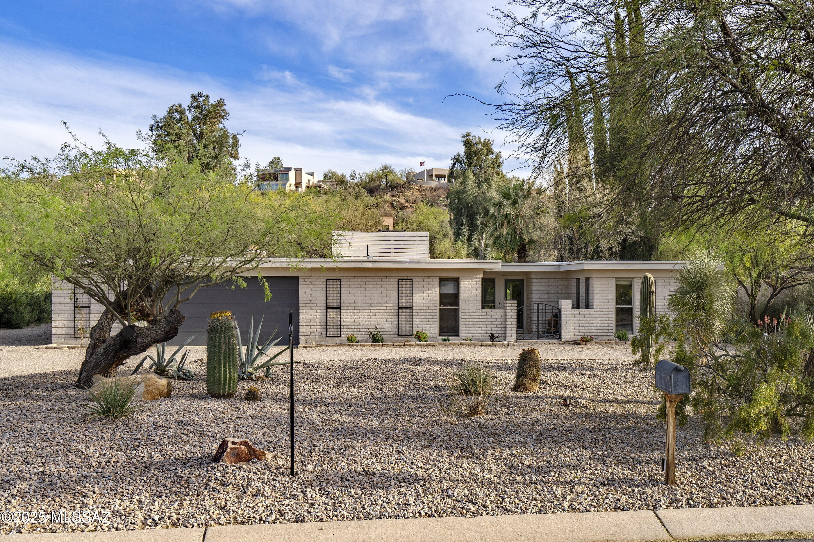 745 W Landoran Lane