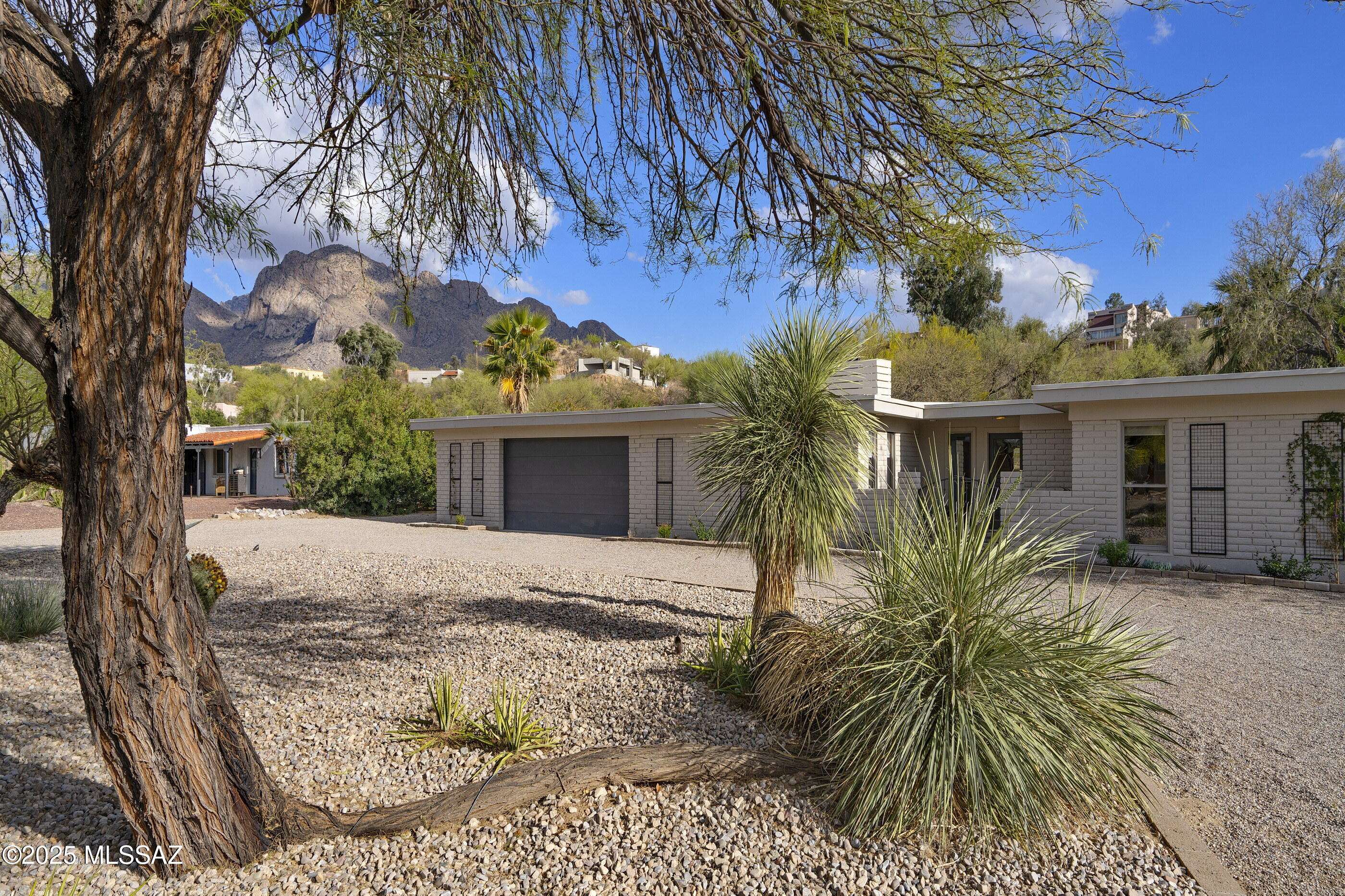 745 W Landoran Lane