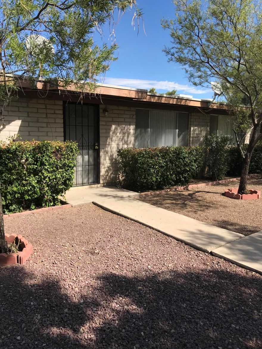 Great Central location. 4 units in well maintained courtyard setting. Extra large kitchen. Freshly painted. All tile flooring. Central AC. Ready for immediate move in. Small fenced rear yard. Covered carport. Washer dryer hookups on back patio area. Available Unit is #2758. Pet with prior owner approval and deposit, Breed restricted.
