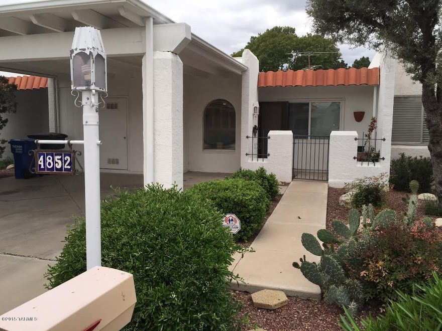Perfectly located next to the Fort Lowell Historic District, this end unit townhome will delight.  Impeccably maintained with beautiful updated flooring.  Featuring 3 bdrms or 2 bdrms plus den, large open living/dining, eat in kitchen and spacious master suite.  The outdoor space is generous and includes a covered patio.  Close to the community pool and walking distance to restaurants and shopping.  This is the perfect property for year round or seasonal residents.