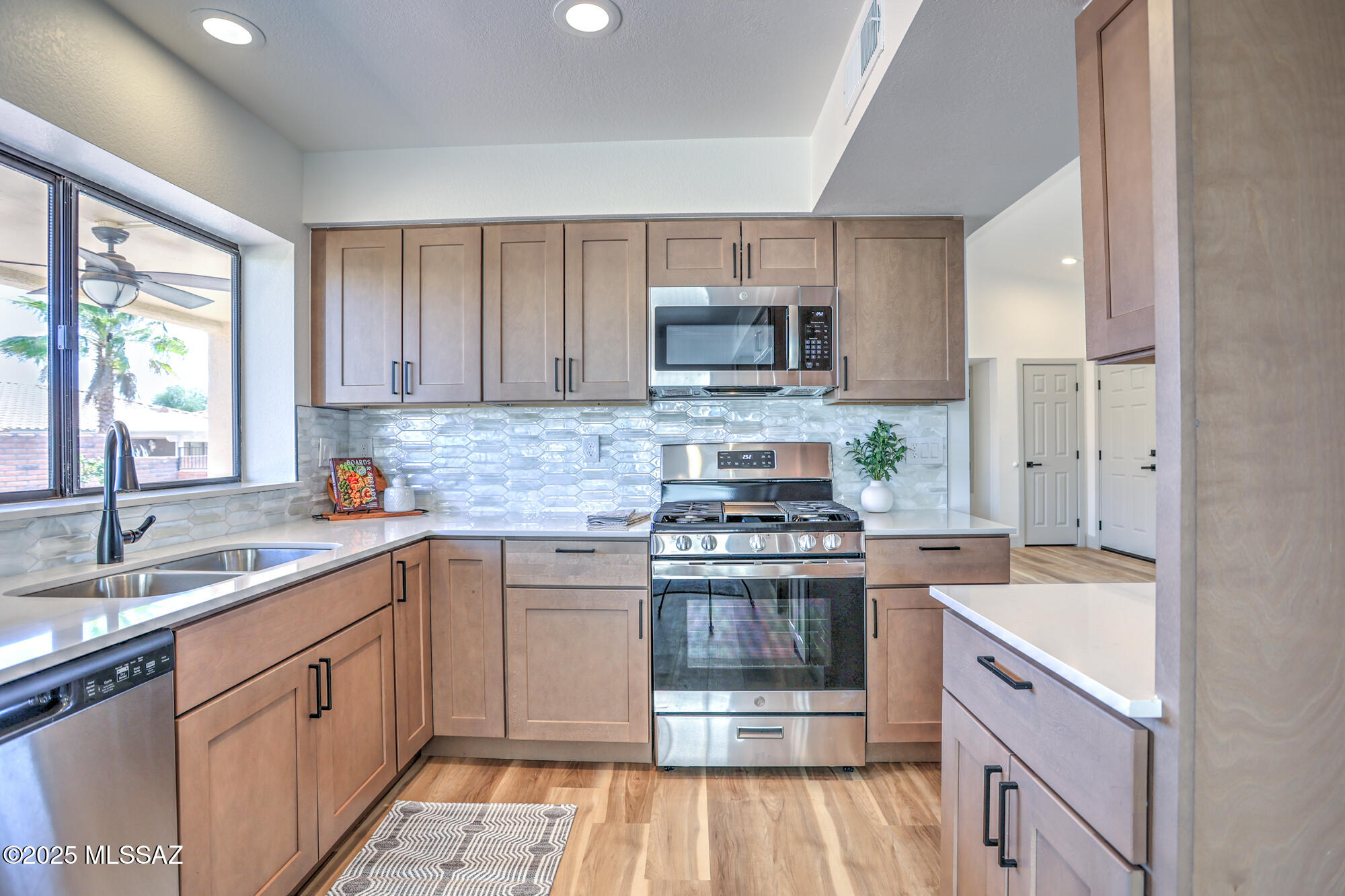 858 E Crown Ridge Drive