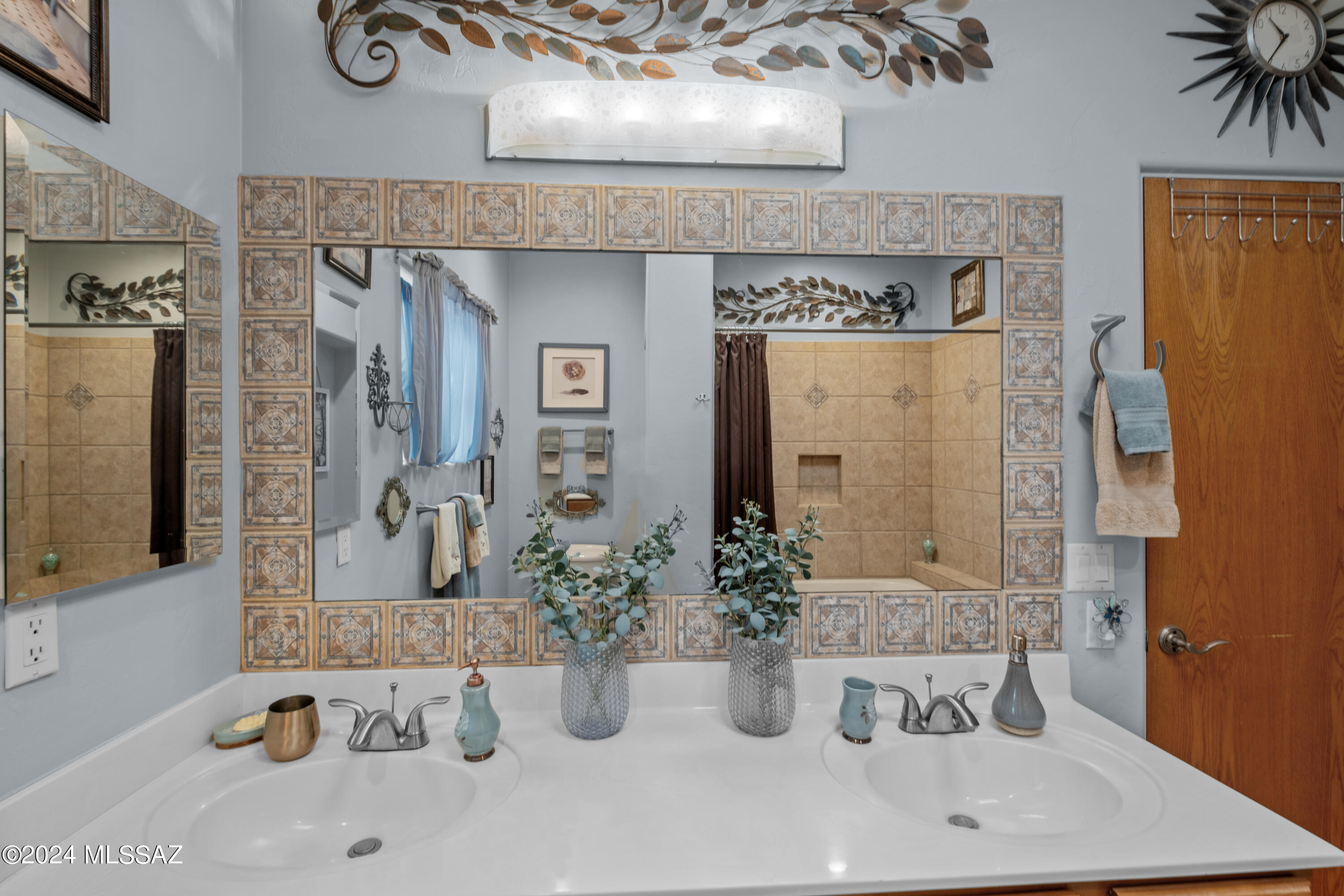 Sombras Del Cerro (1-12) - Residential