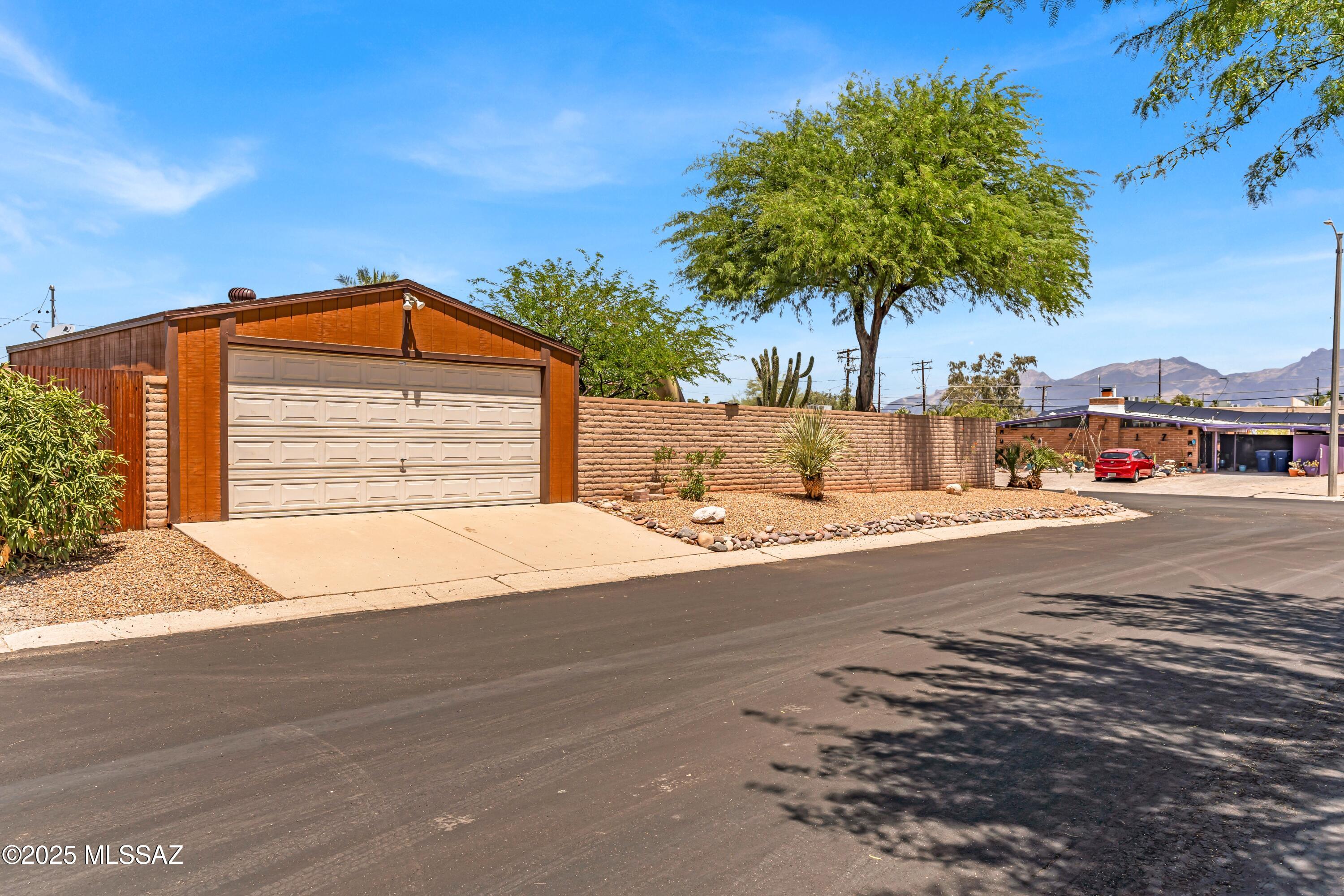 6912 E Bonnie Brae Drive