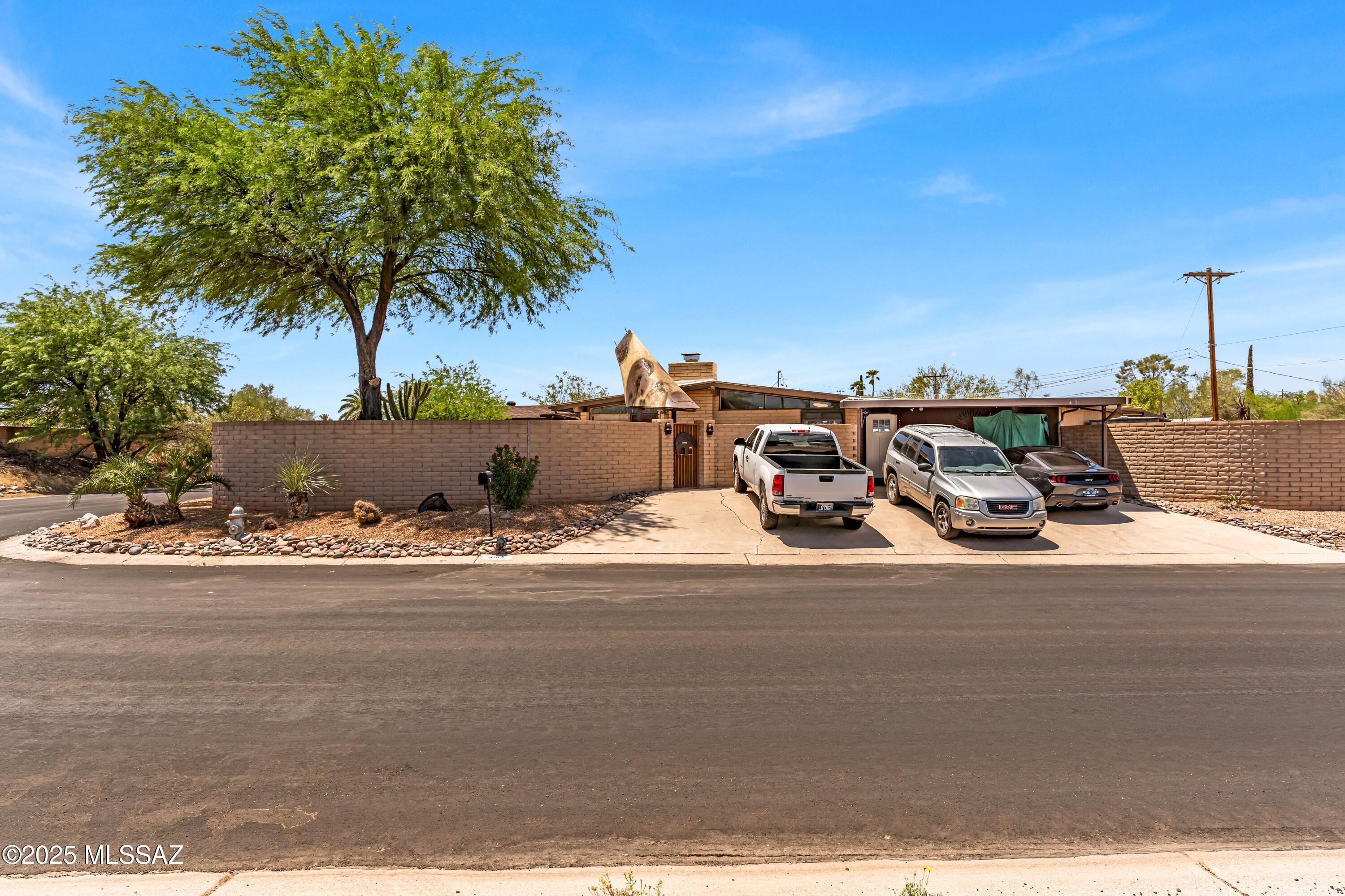 6912 E Bonnie Brae Drive