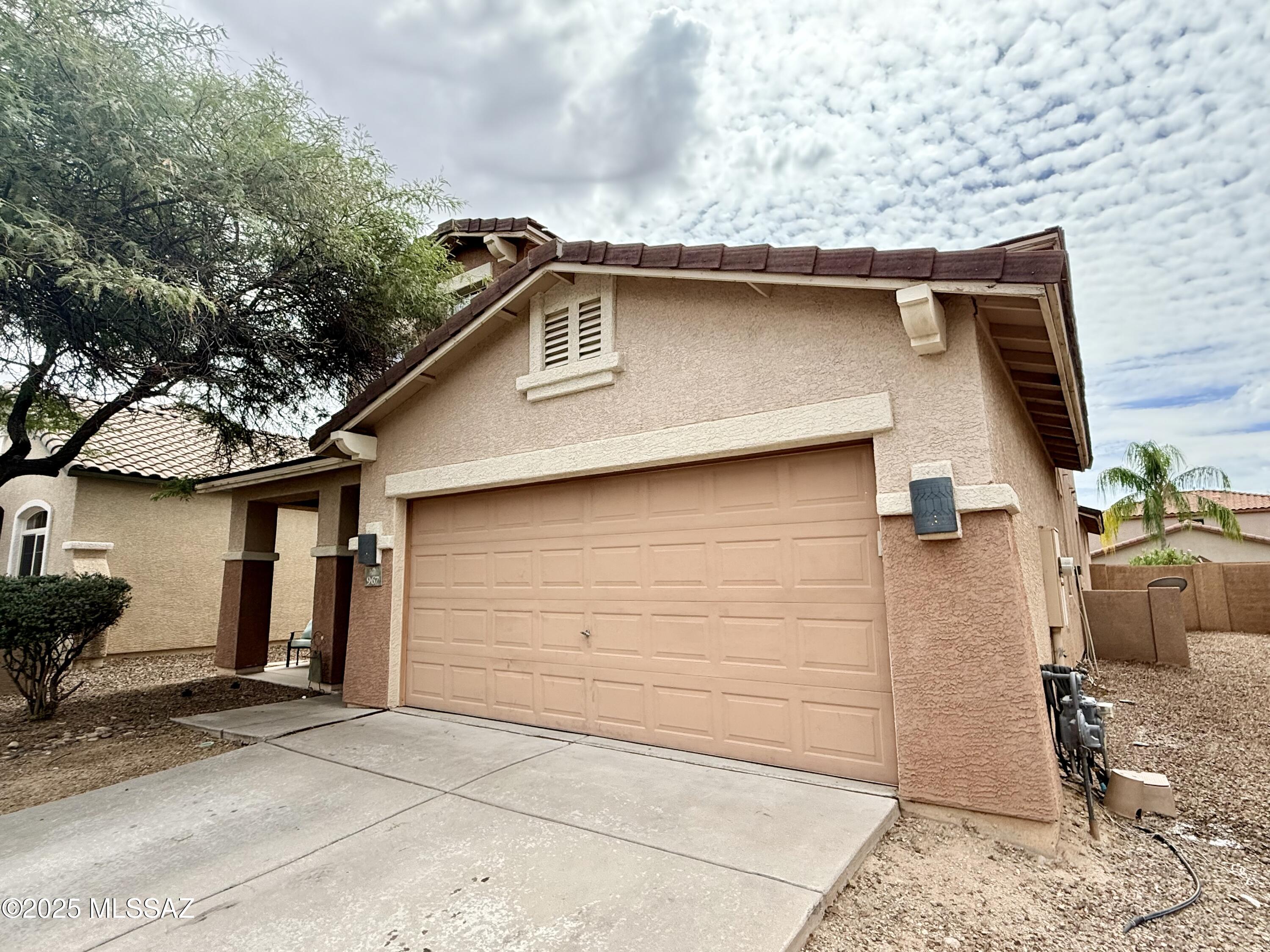 967 W Thornbush Place