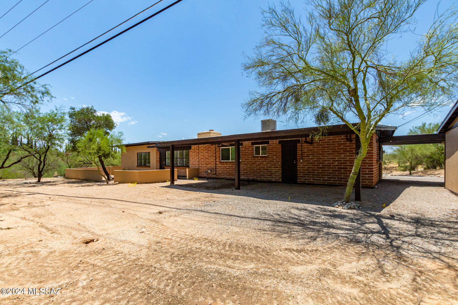 834 W Los Alamos Street