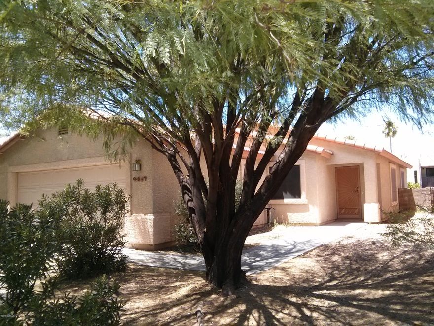 Located in Sierra de Oro Subdivision! Nice quiet street tucked in South of  Speedway just West of Harrison! Split bedroom floor plan!  A/C, Large master suite.  Kitchen with island and lots of cabinets/pantry/counter space, gas stove, refrigerator, dishwasher, separate laundry room, double garage.  Small fenced backyard with fruit tree and view of mtns!