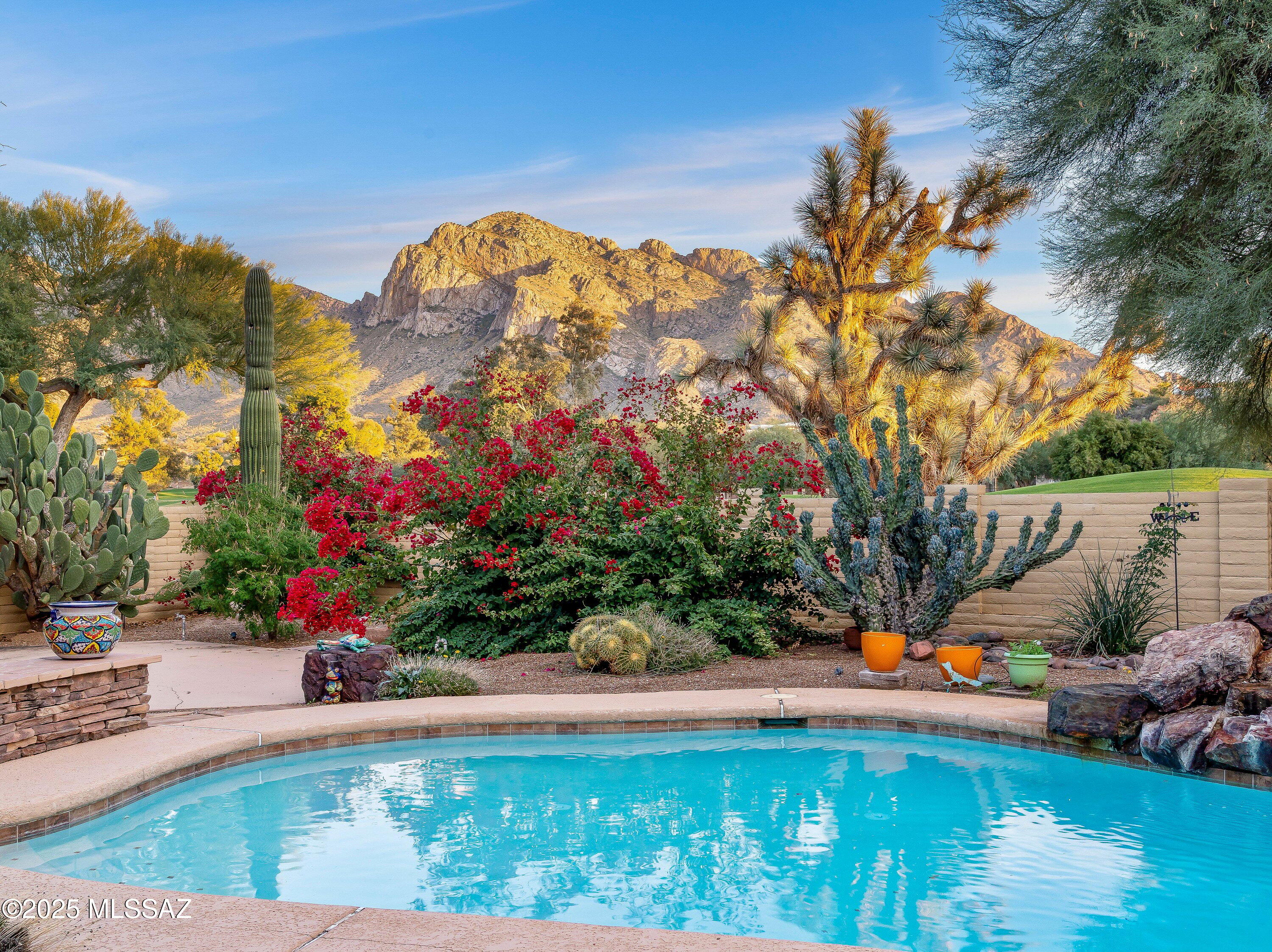 565 W Golf View Drive