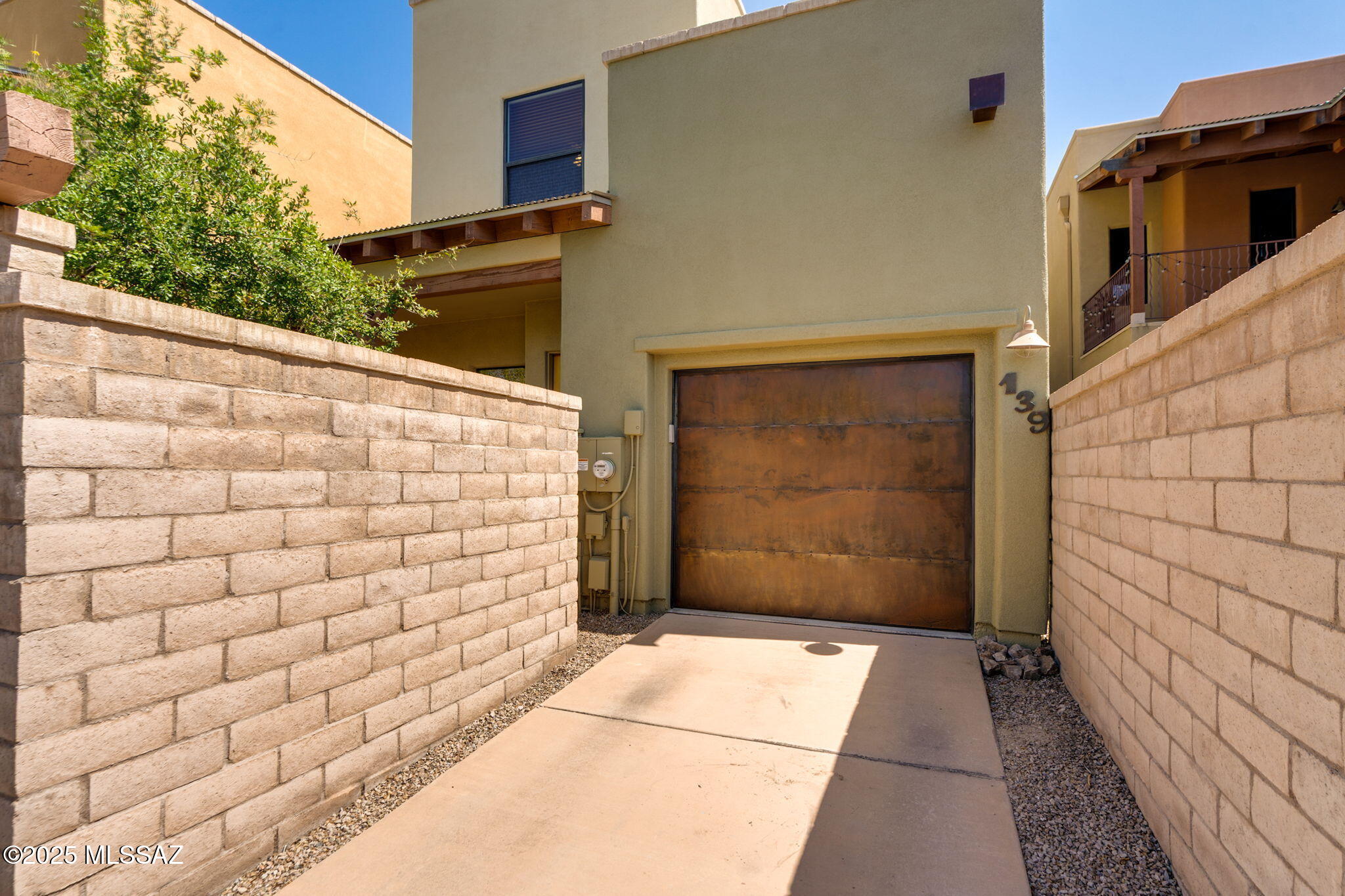 139 E Castlefield Circle