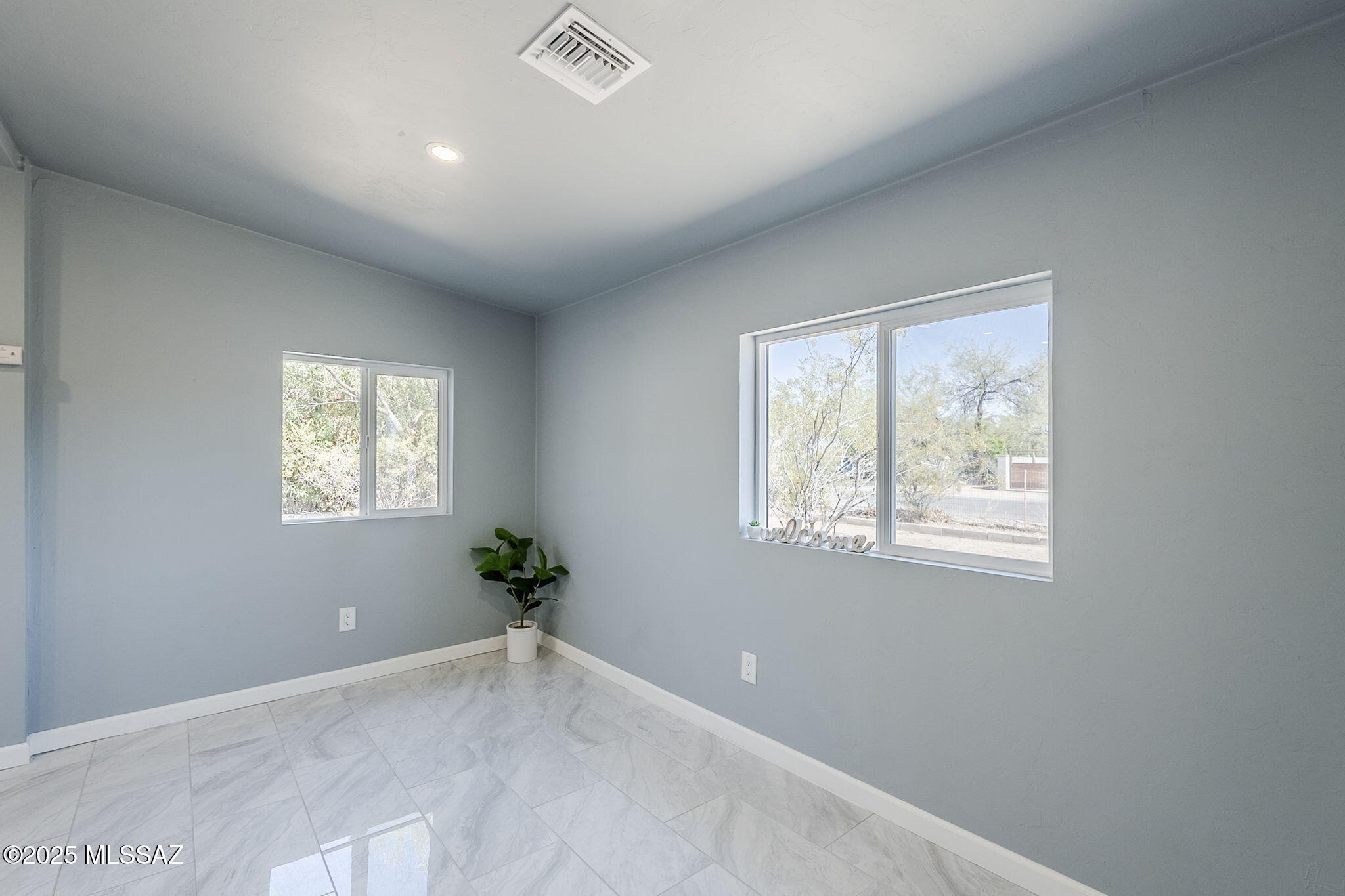 2611 W Quail Road