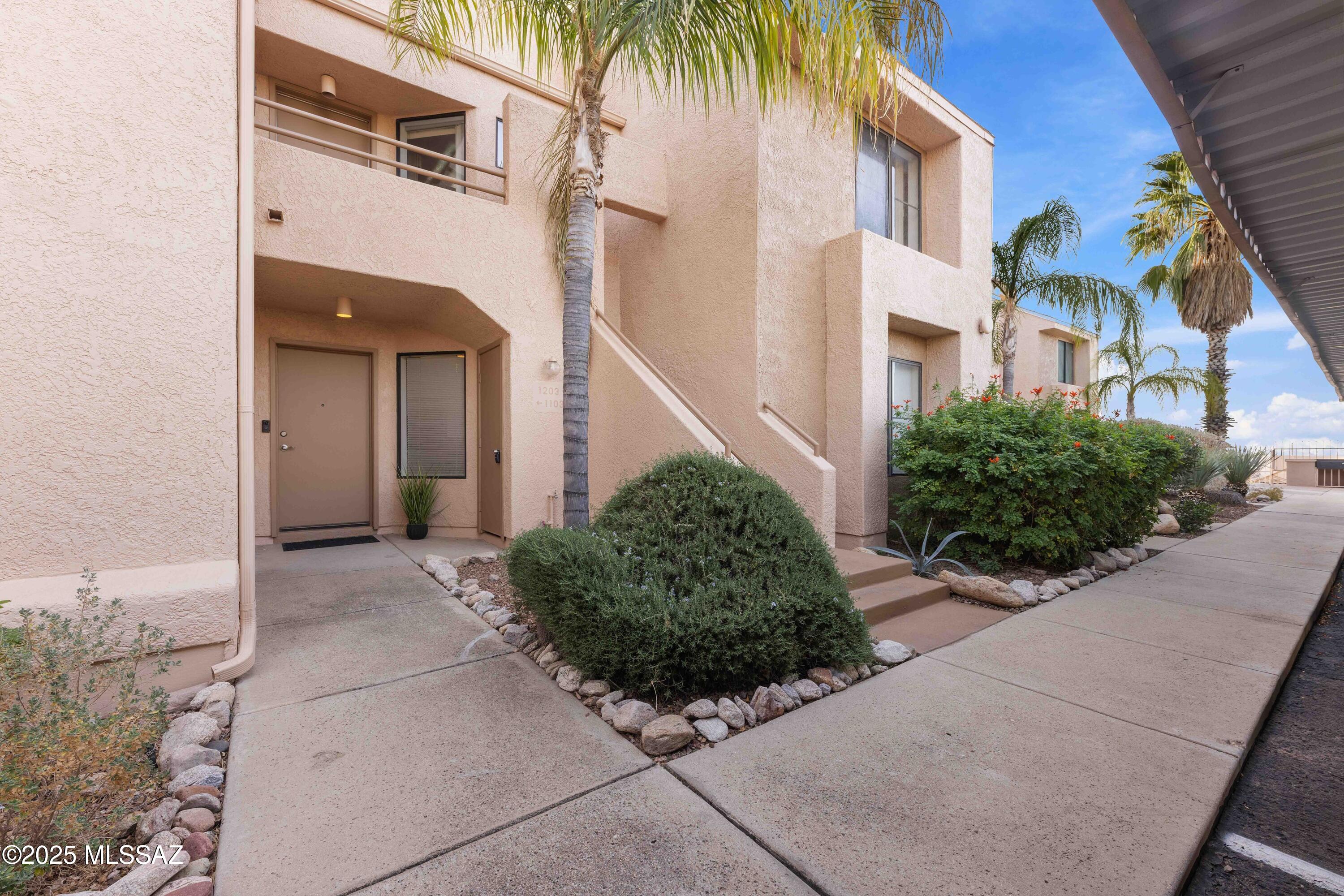 5675 N Camino Esplendora 1103