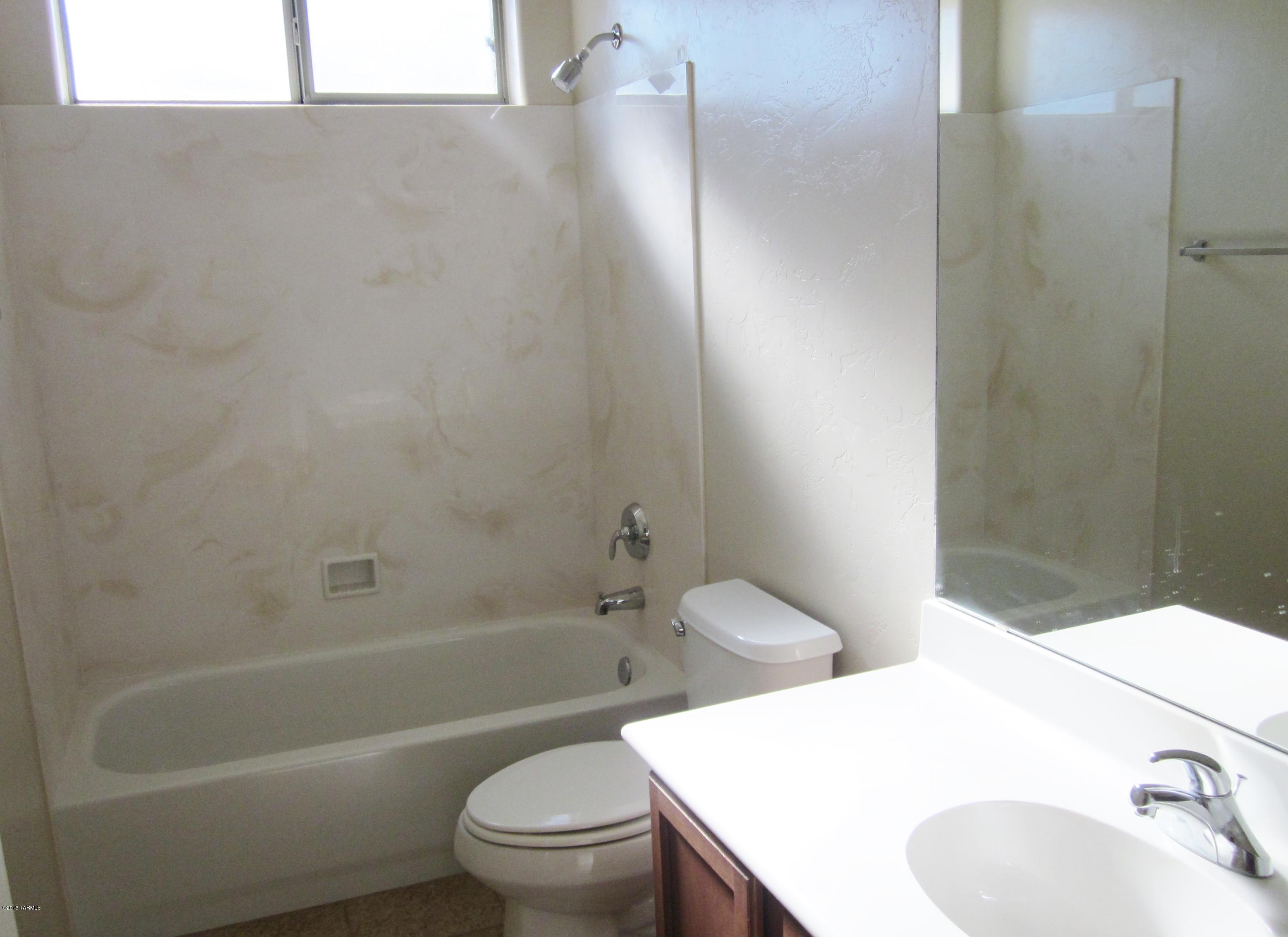 Rancho Del Lago (B37-38) - Residential Lease