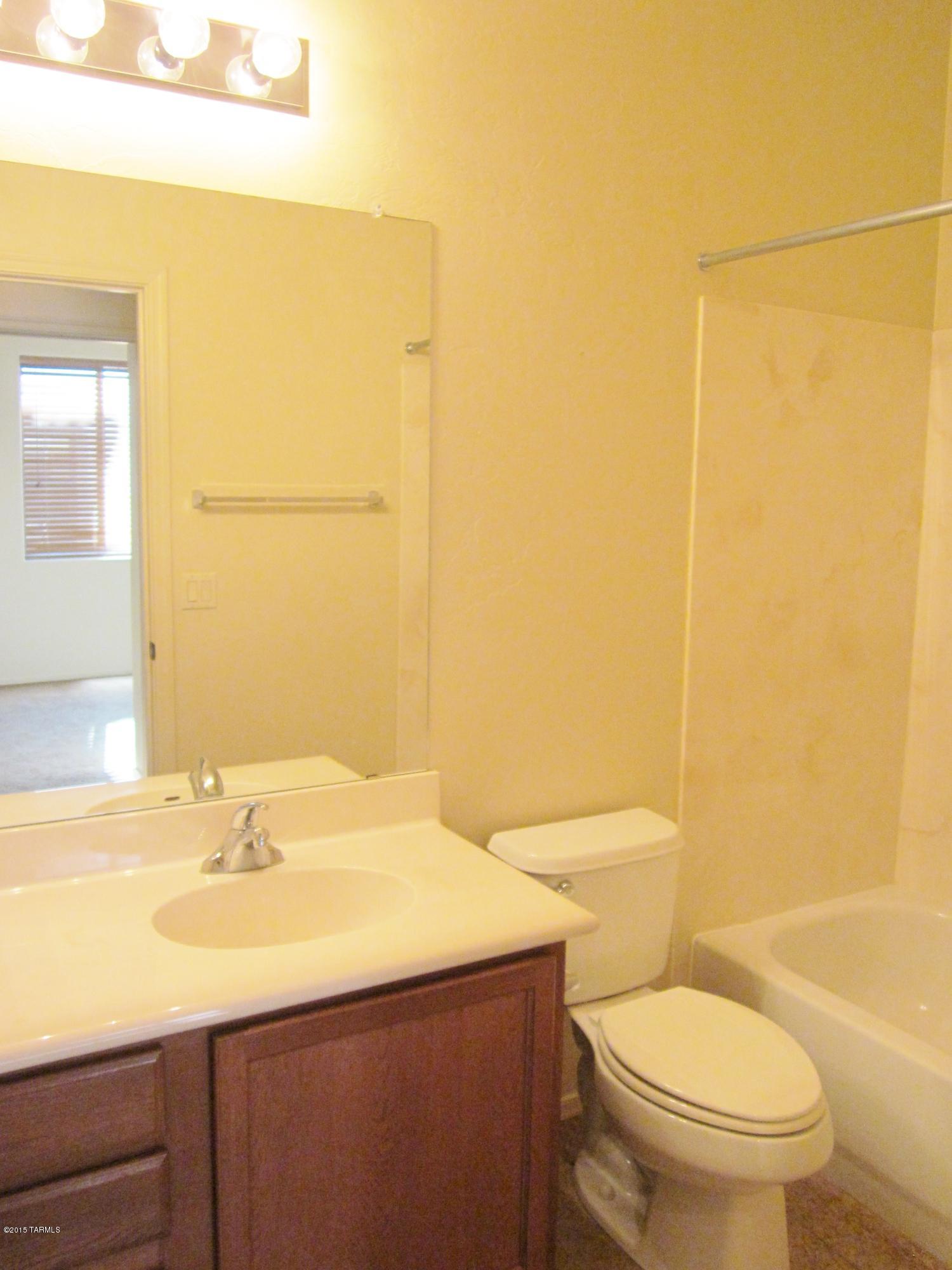 Rancho Del Lago (B37-38) - Residential Lease