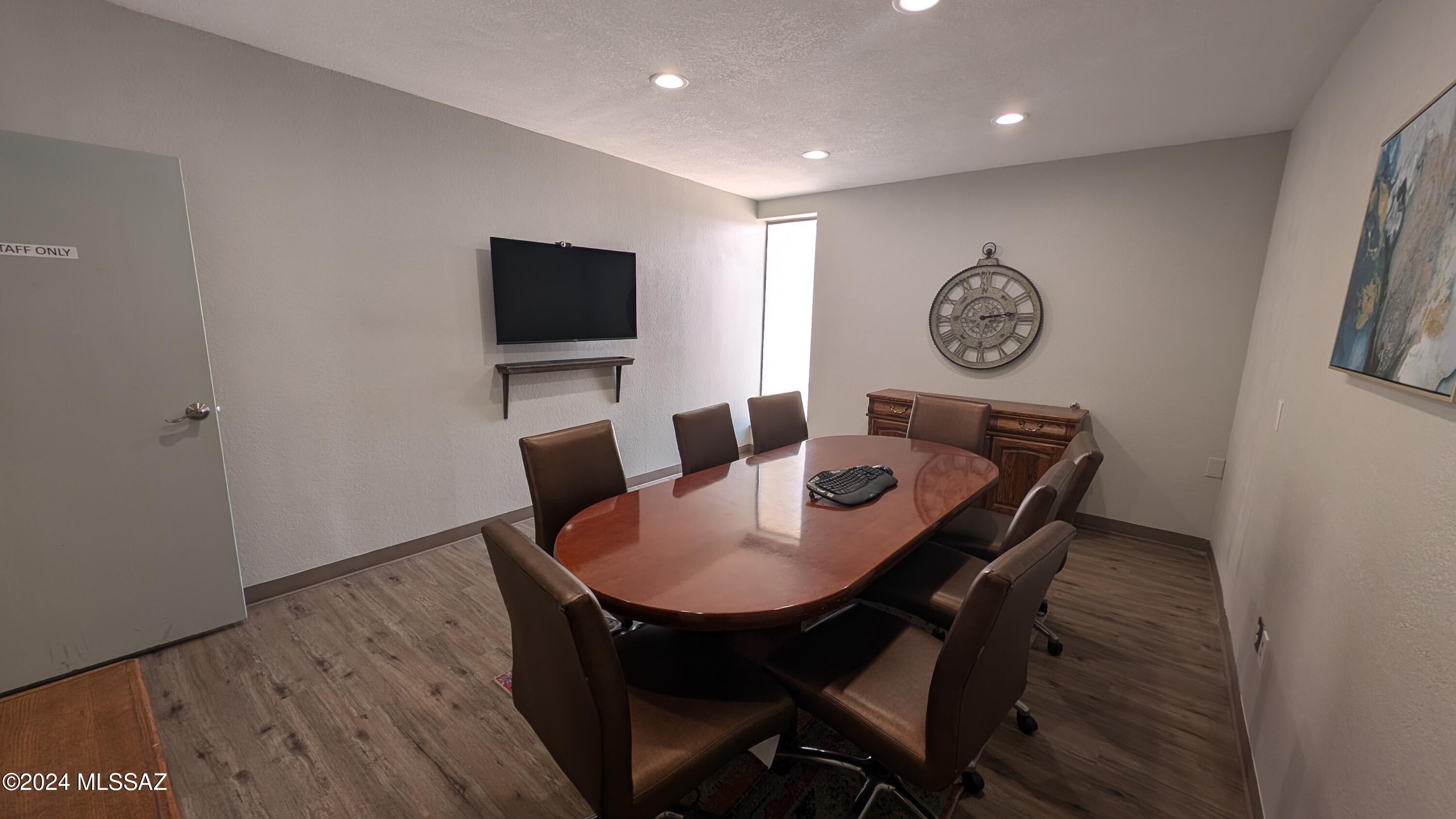 2901-2927 N Country Club