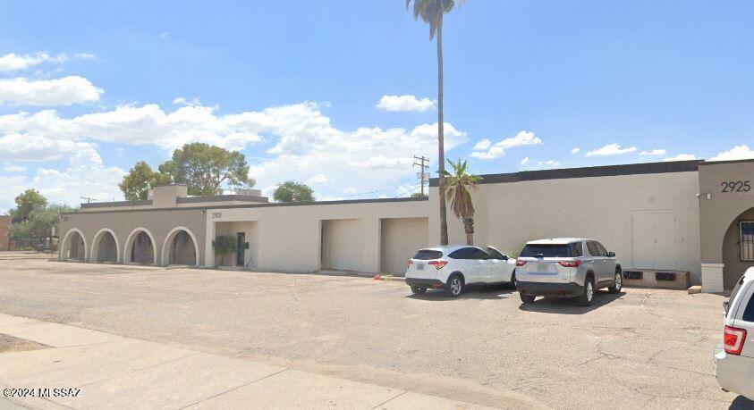 2901-2927 N Country Club