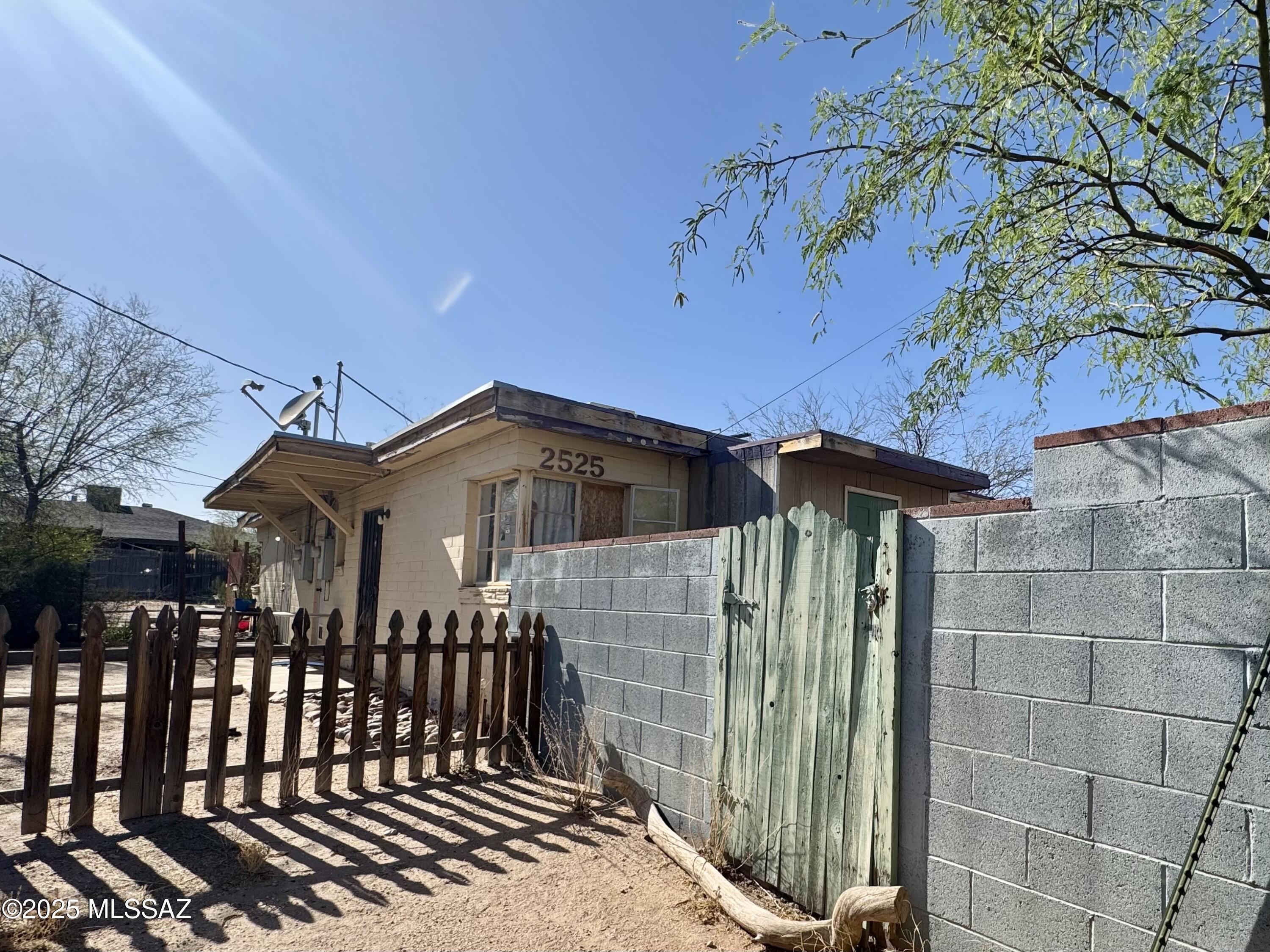 2525 N Estrella Avenue