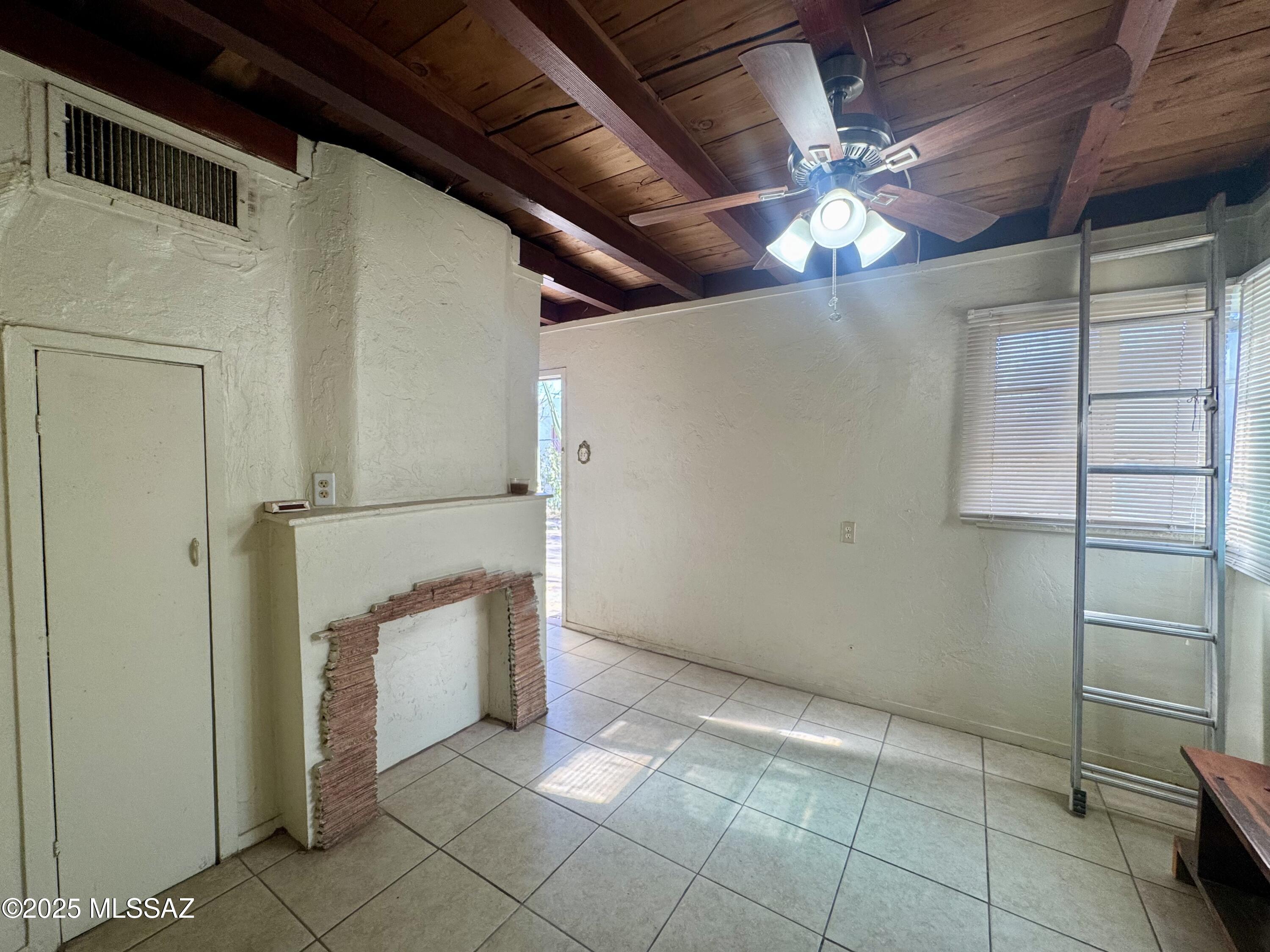 2525 N Estrella Avenue