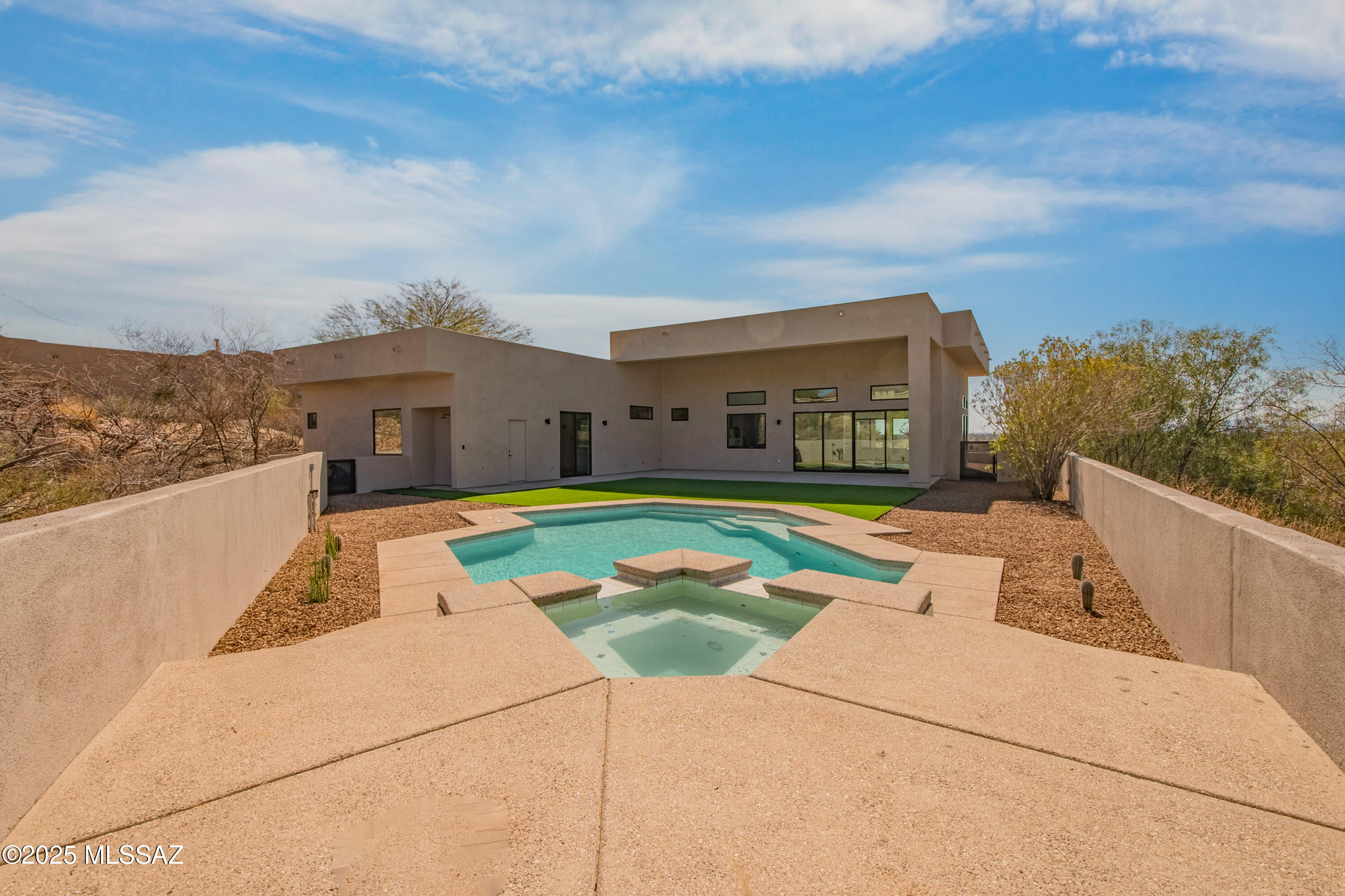 6123 E Hawks Nest Place